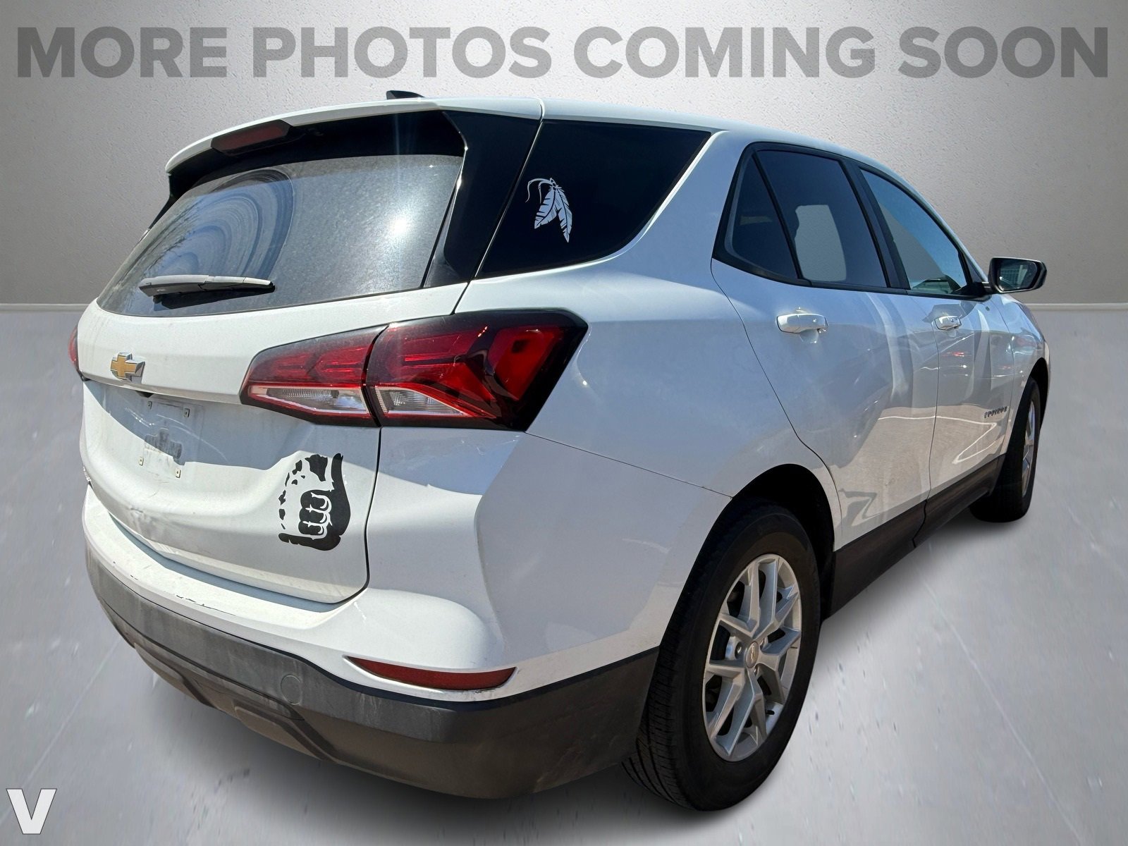 2022 Chevrolet Equinox LS photo 3