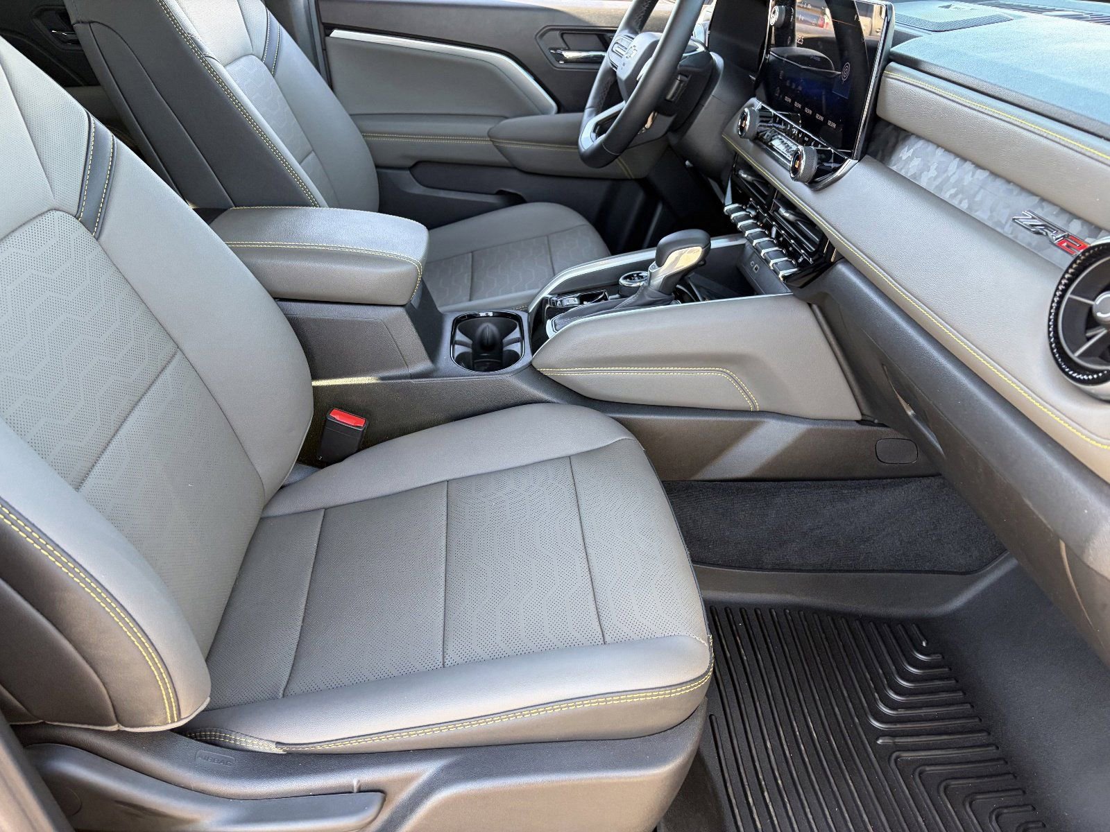 2025 Chevrolet Colorado ZR2 - Photo 12
