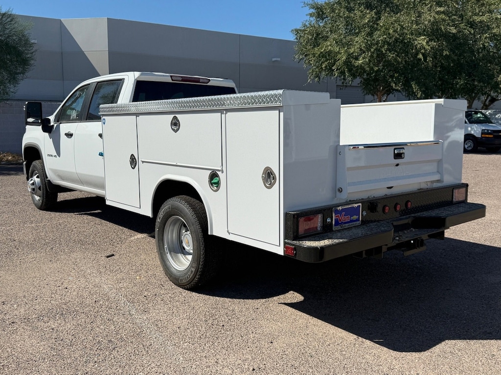 New 2025 Chevrolet Silverado 3500 HD Chassis Cab Work Truck Truck Crew Cab