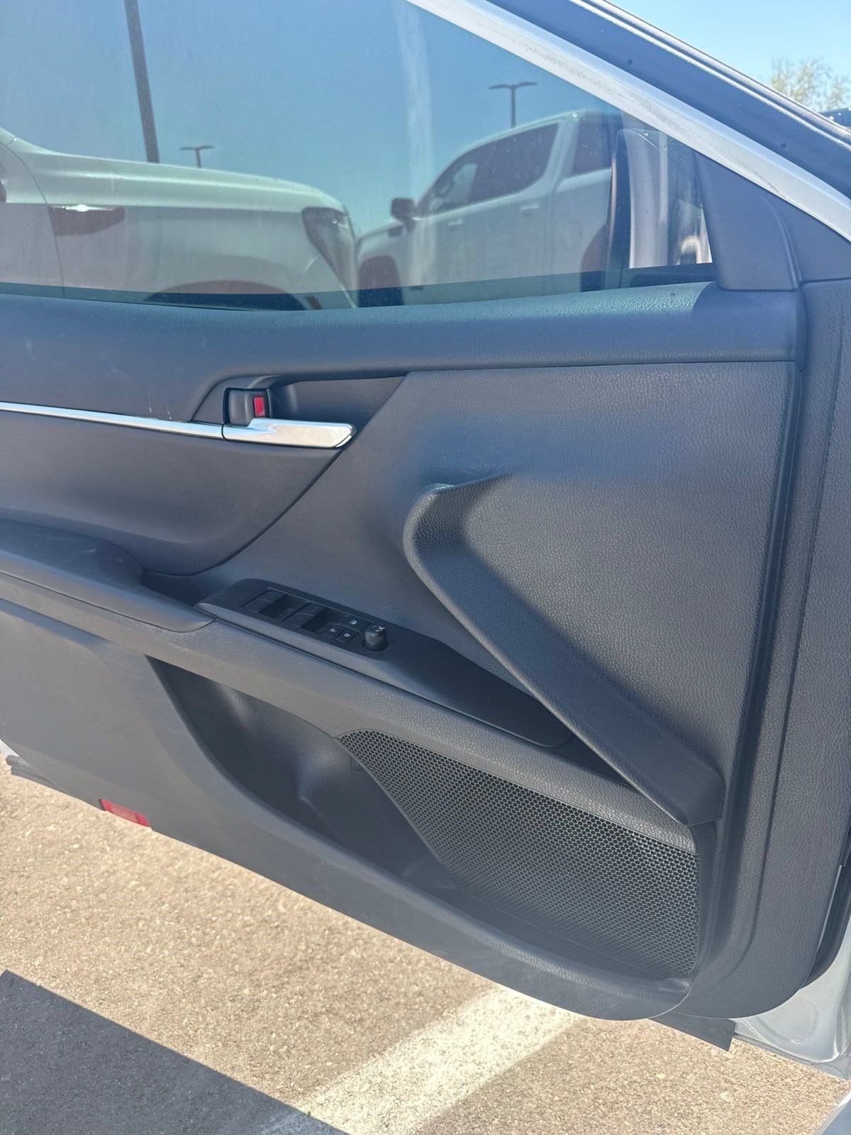 2023 Toyota Camry SE - Photo 3