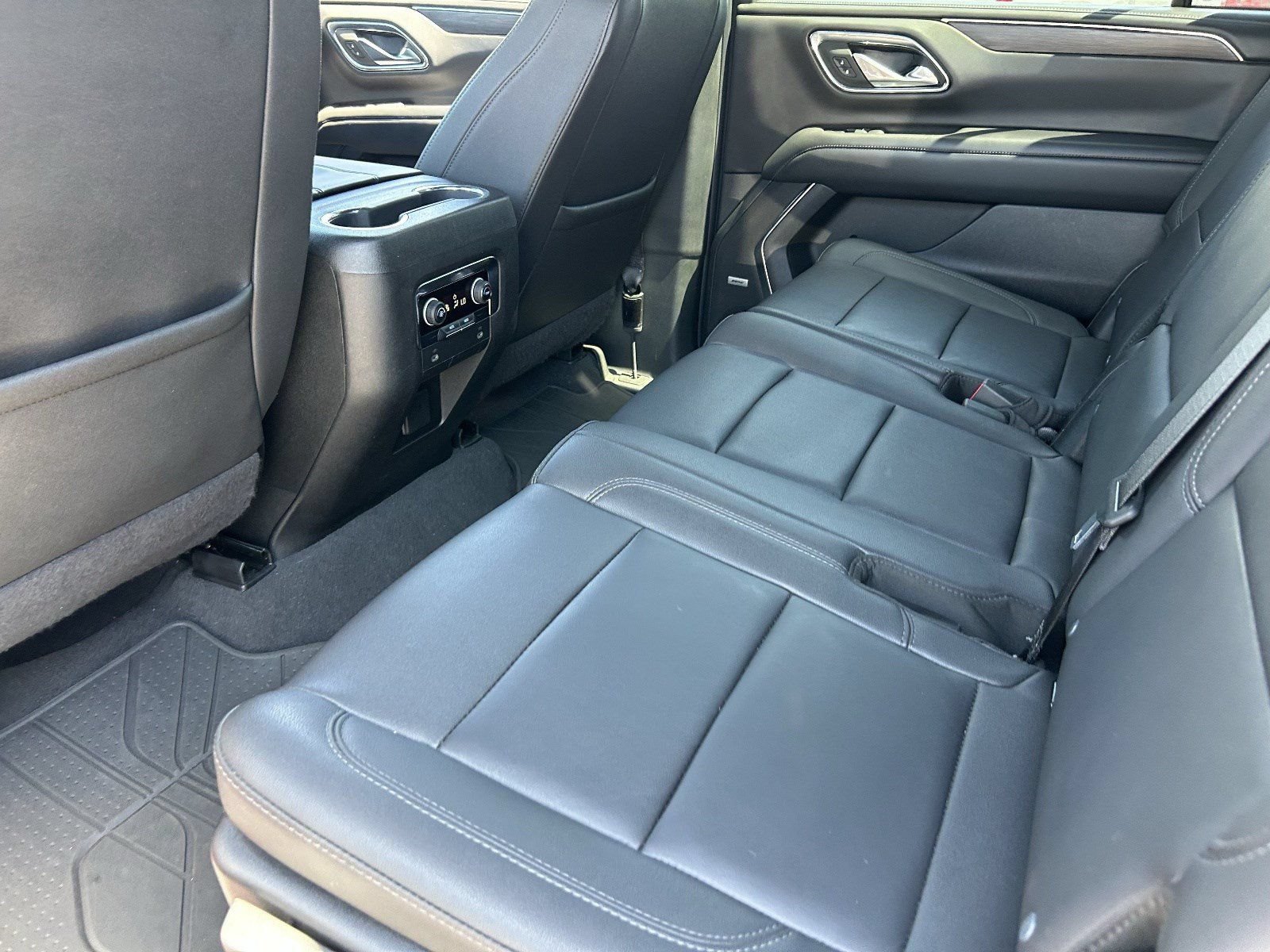 2024 Chevrolet Suburban LT - Photo 24