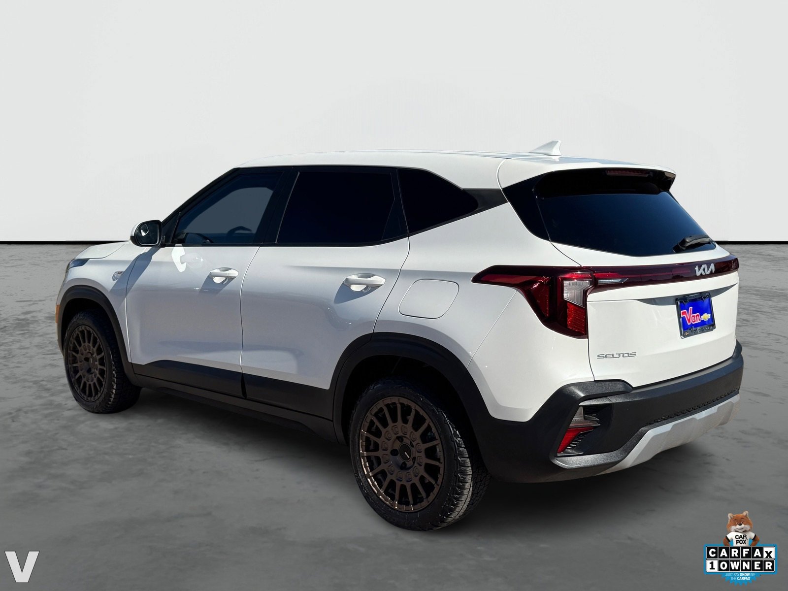 2024 Kia Seltos LX photo 2