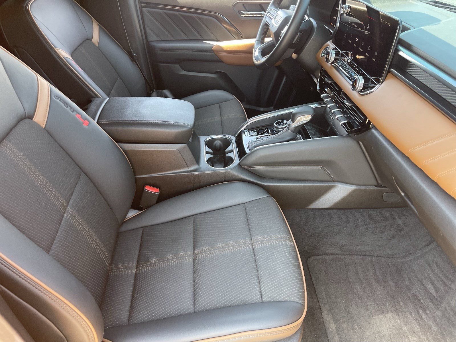 2025 GMC Canyon AT4 - Photo 12