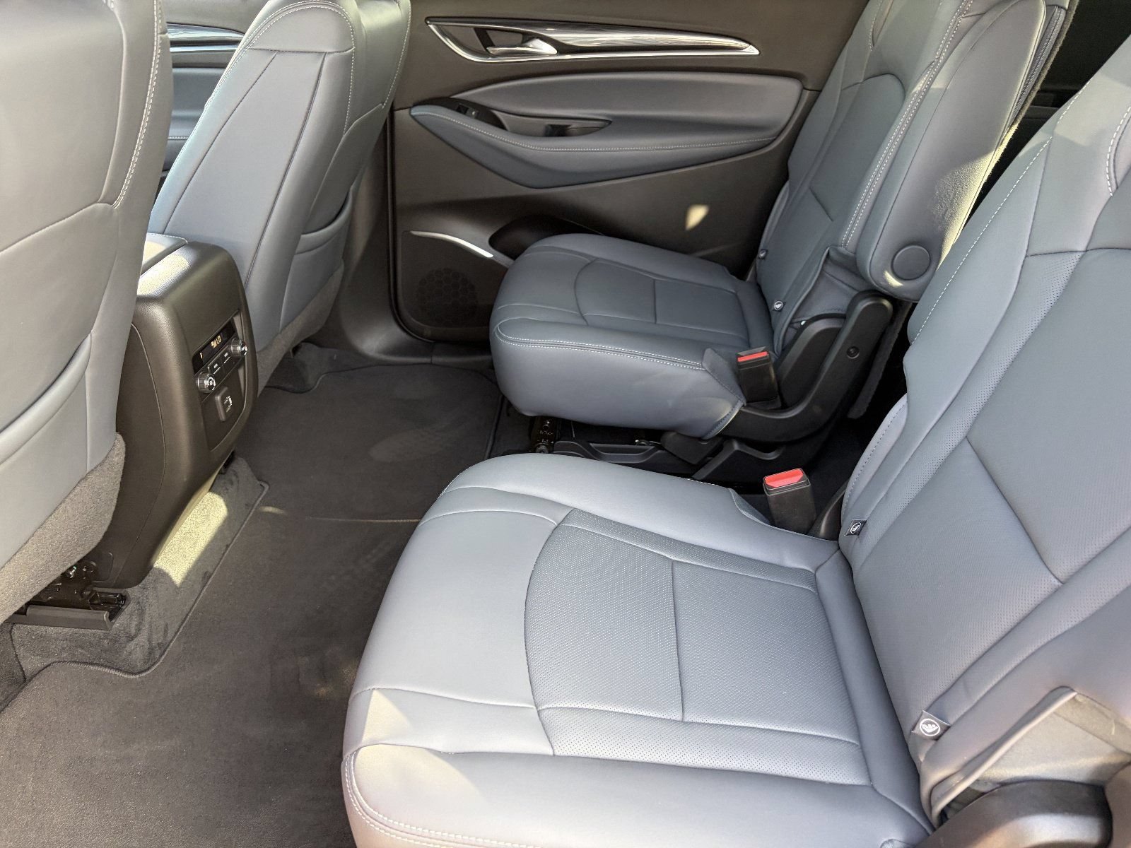 2023 Buick Enclave Essence - Photo 18