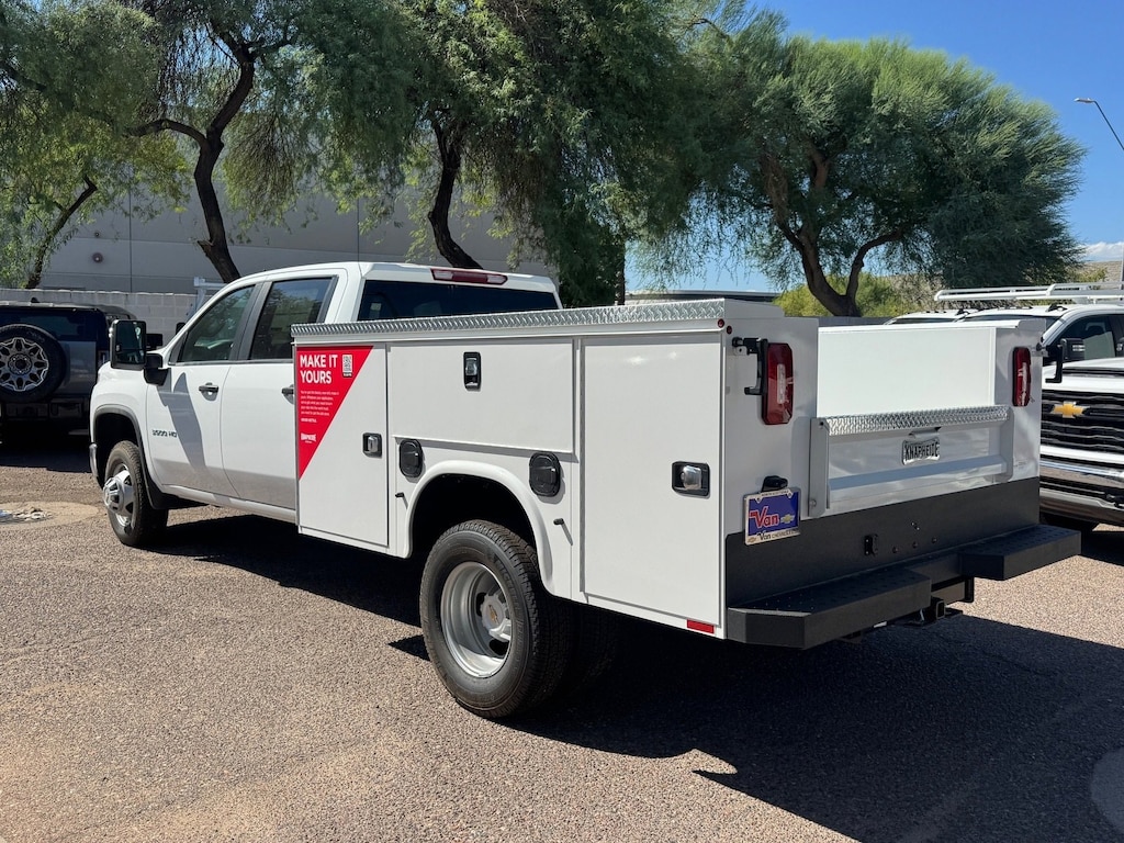 New 2025 Chevrolet Silverado 3500 HD Chassis Cab Work Truck Truck Crew Cab