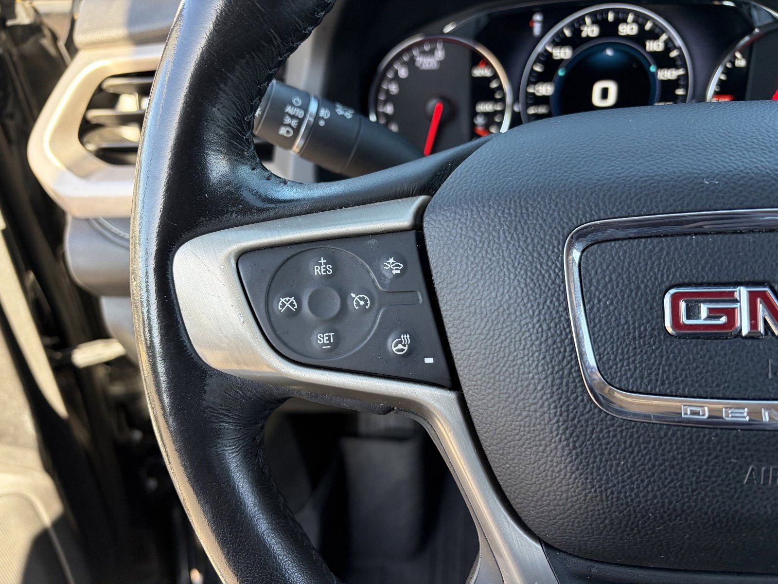 2019 GMC Acadia Denali - Photo 25