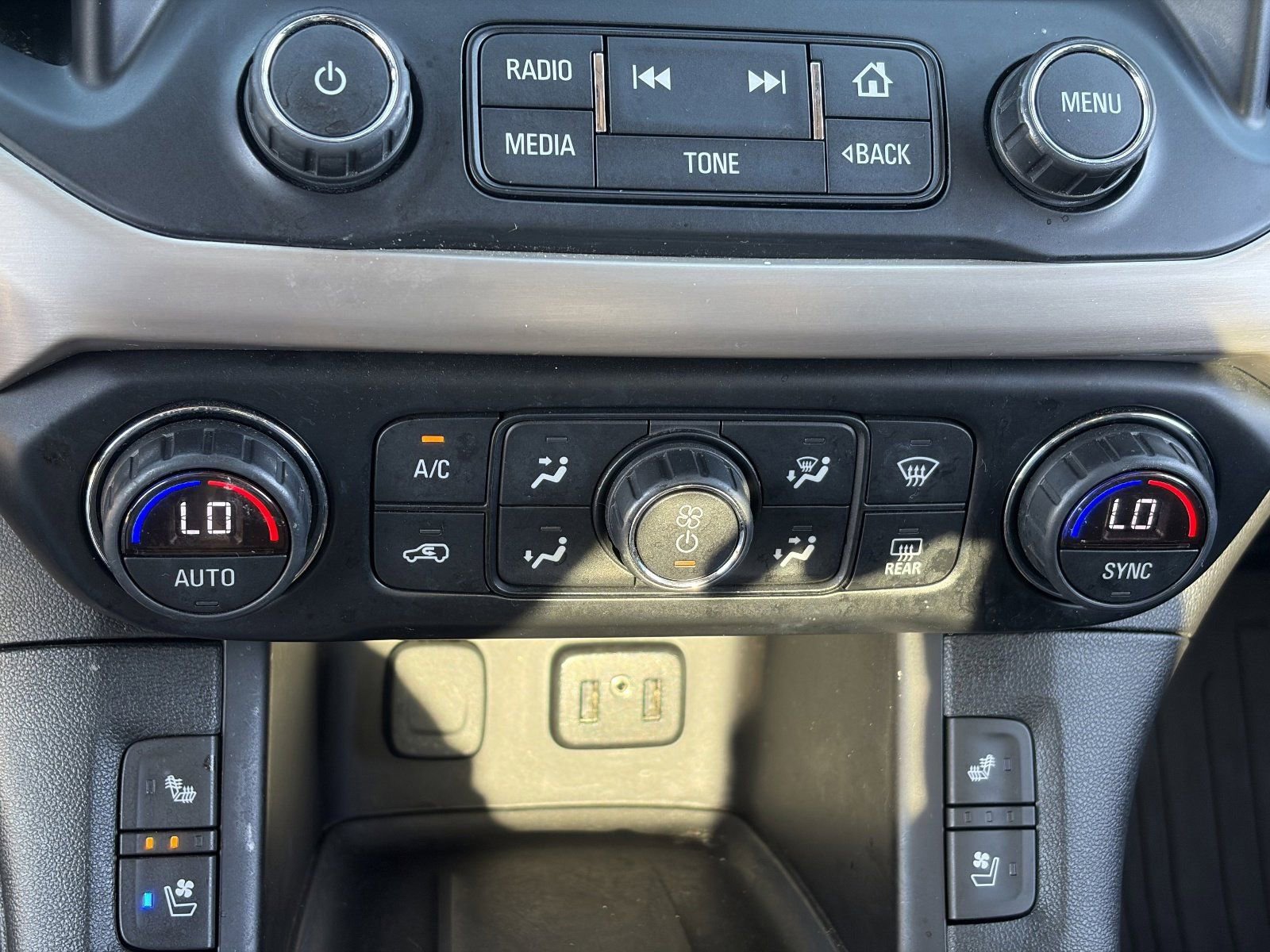 2019 GMC Acadia Denali - Photo 29