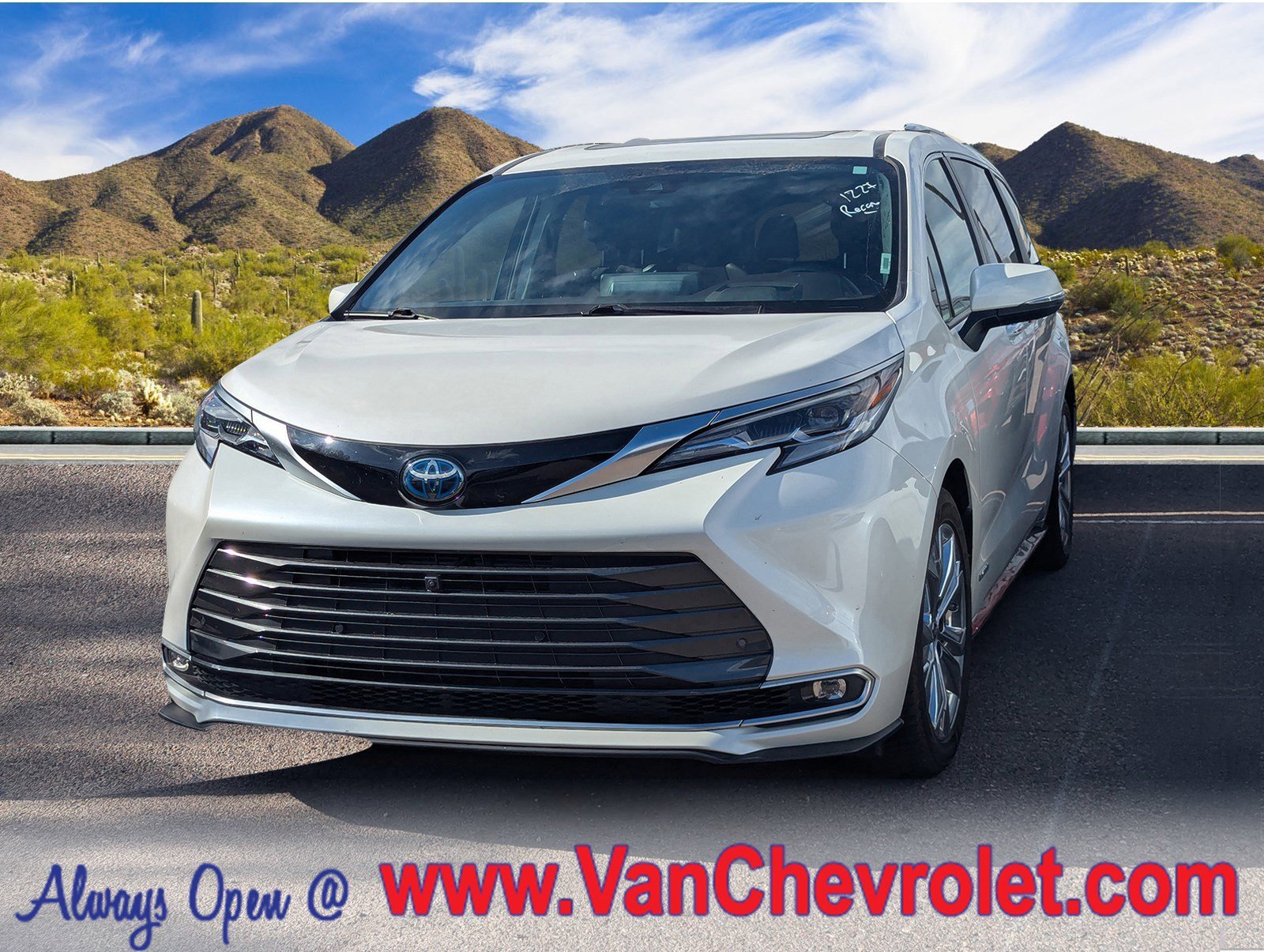 2021 Toyota Sienna Platinum's photo