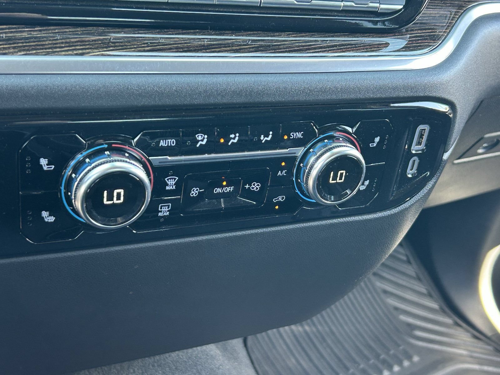 2025 GMC Sierra 1500 SLE - Photo 33