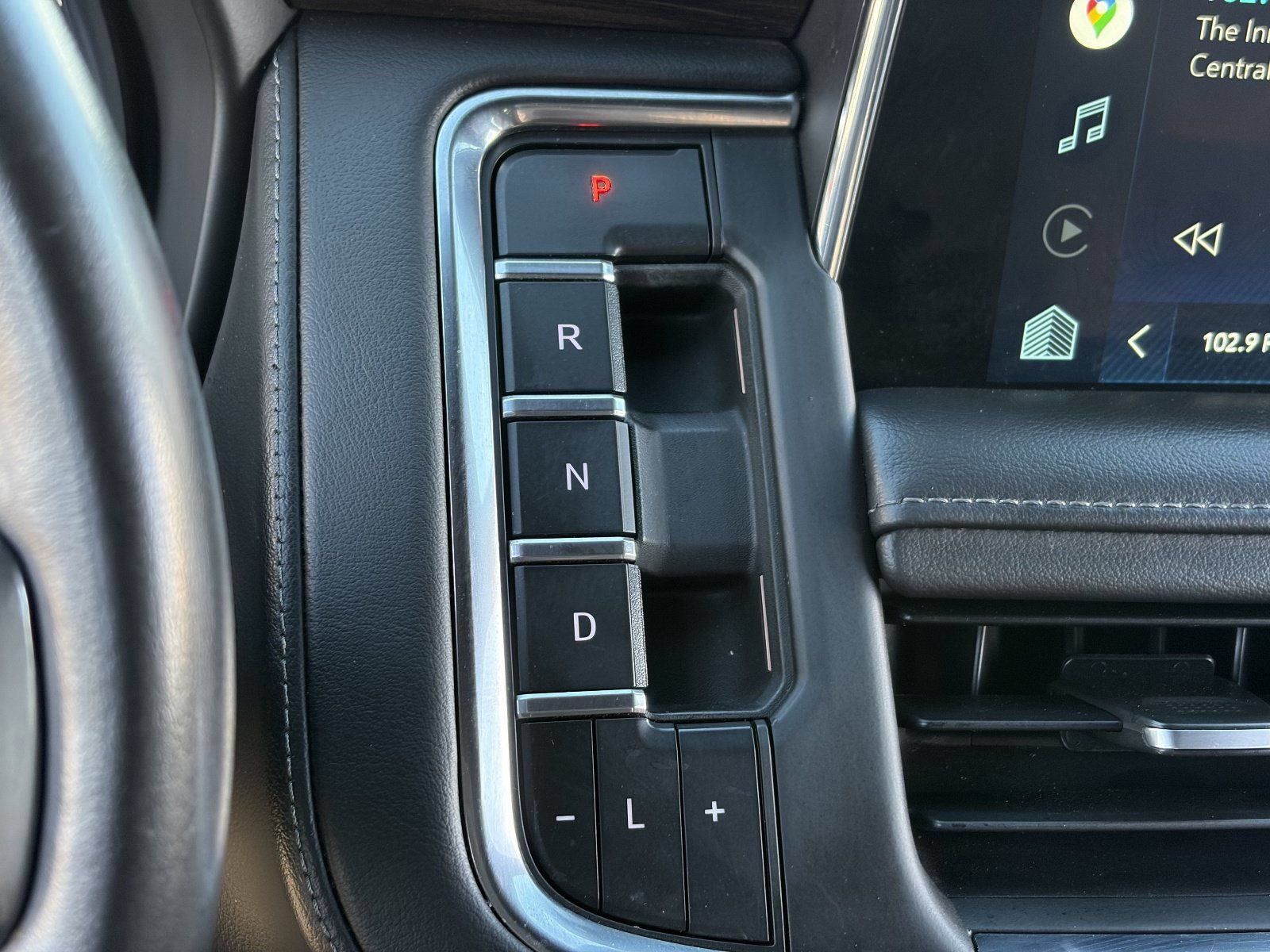 2022 Chevrolet Suburban Z71 - Photo 32