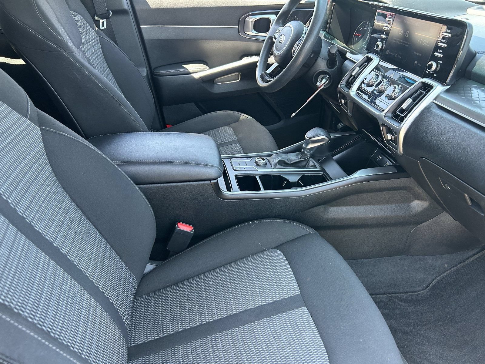 2021 Kia Sorento LX - Photo 11