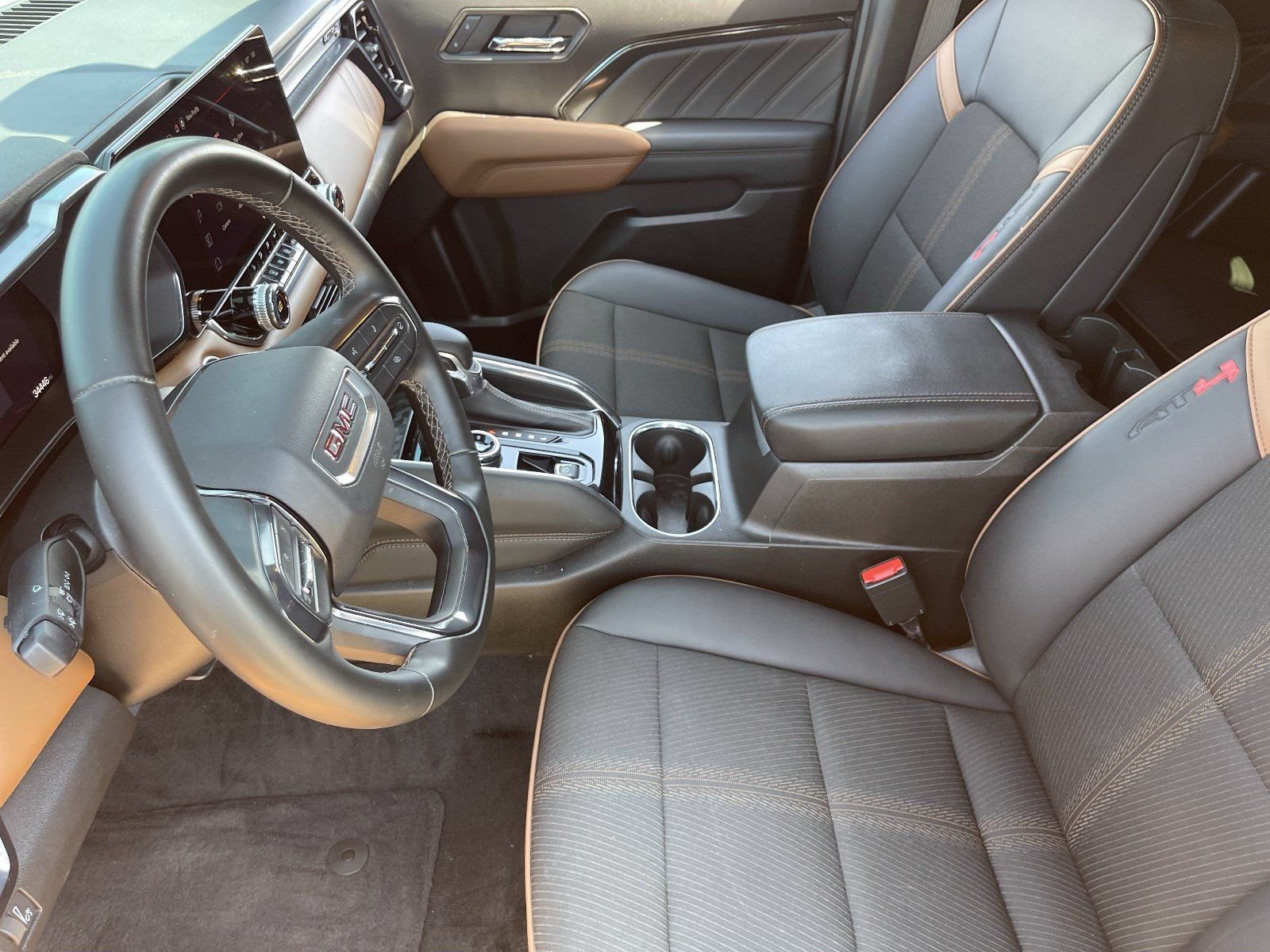 2025 GMC Canyon AT4 - Photo 20