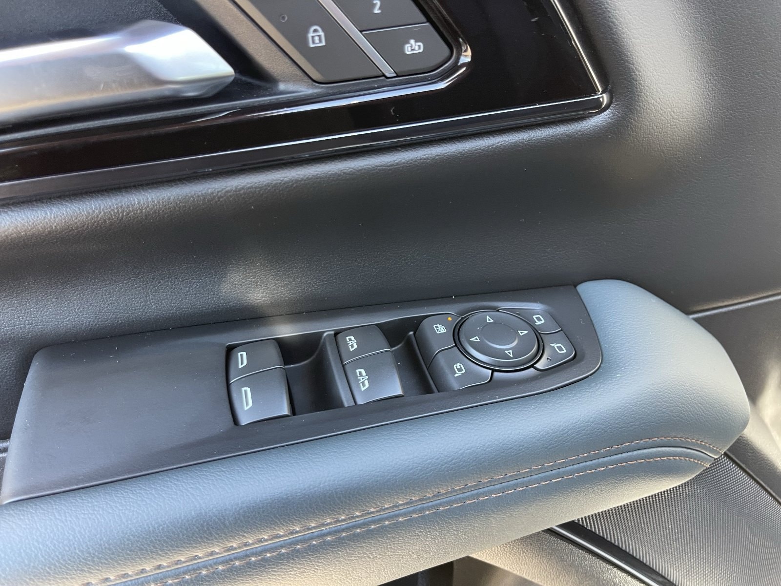 2025 GMC Yukon AT4 - Photo 23