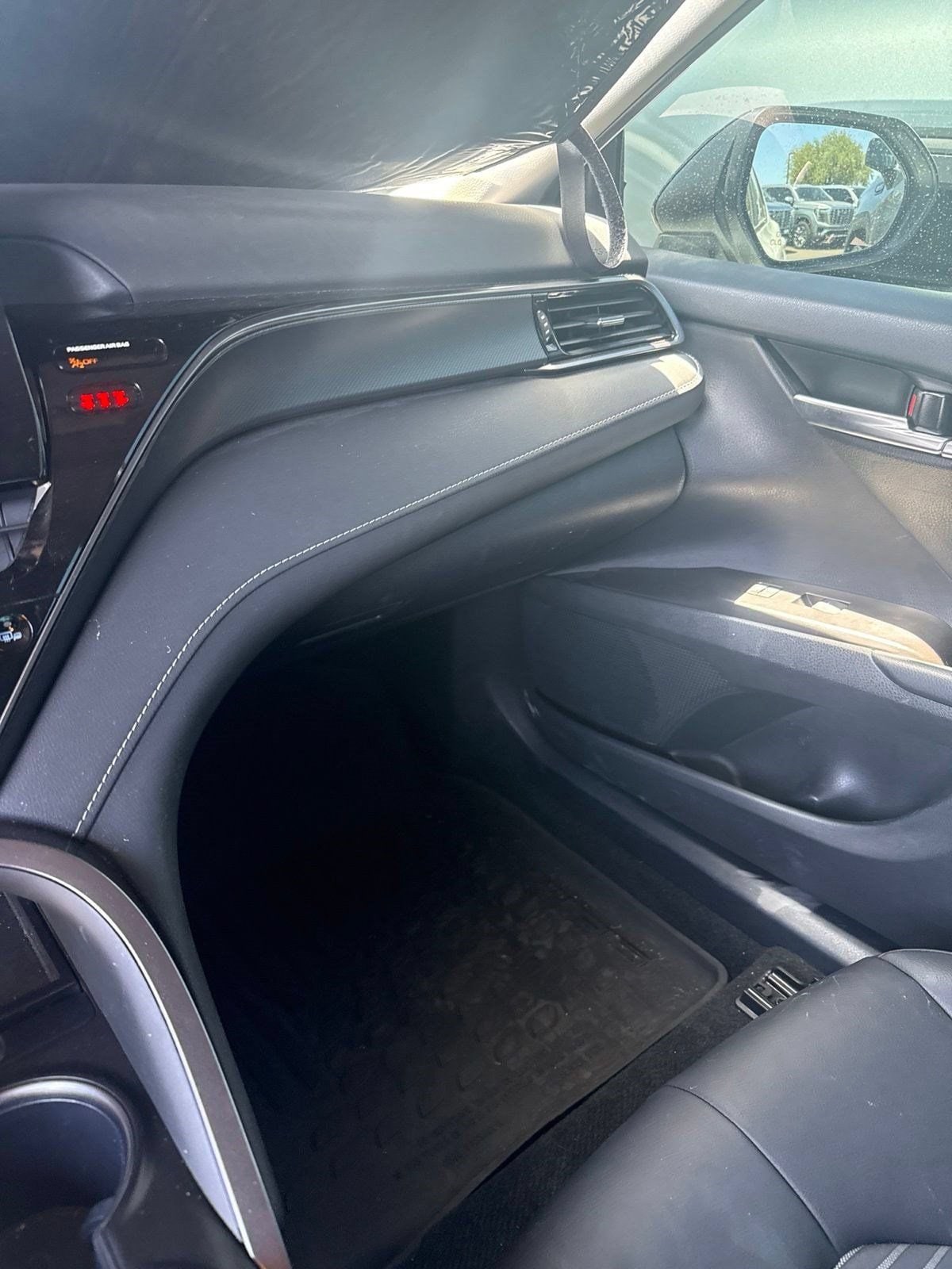 2023 Toyota Camry SE - Photo 4