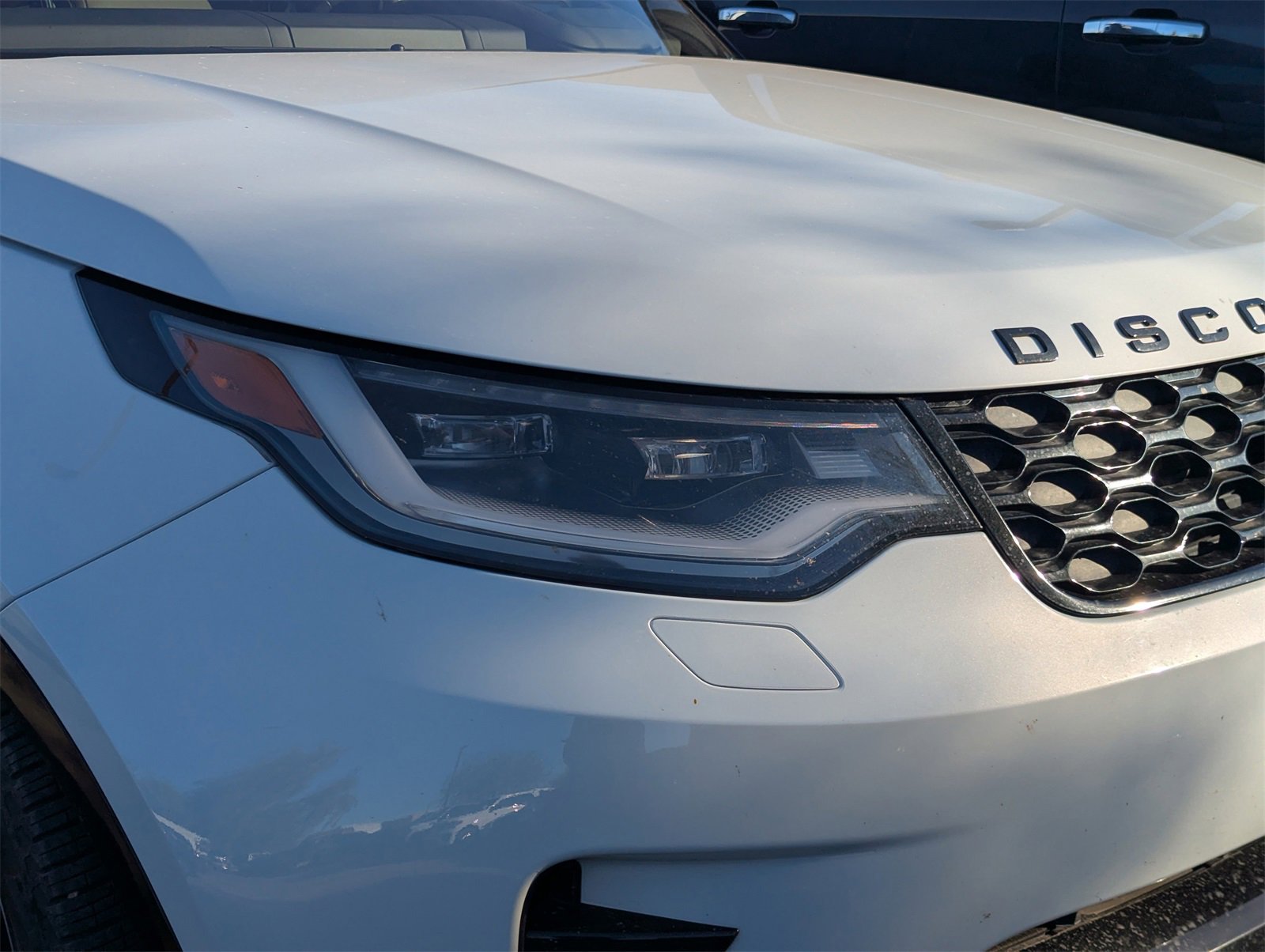 2023 Land Rover Discovery HSE R-Dynamic photo 3