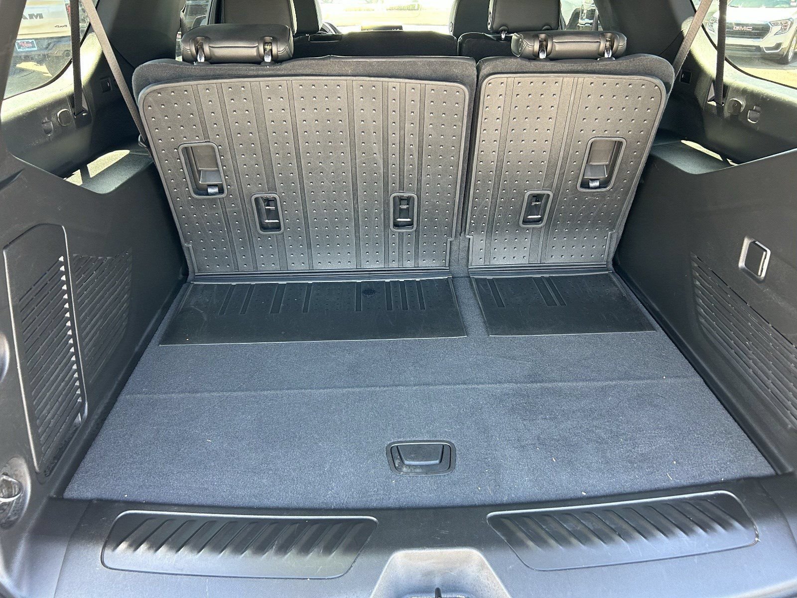 2024 Chevrolet Suburban LT - Photo 16