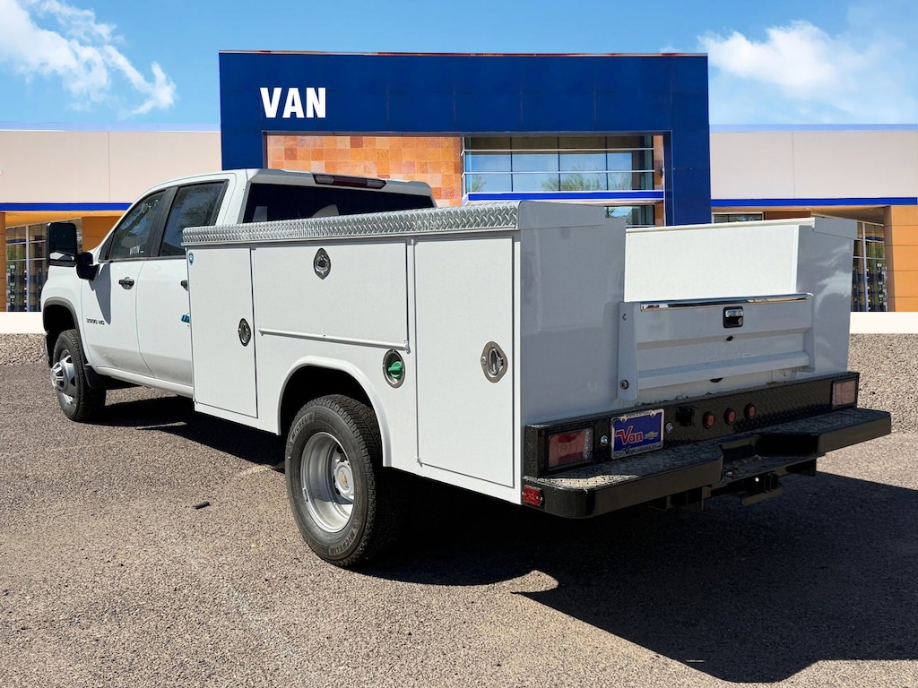 New 2025 Chevrolet Silverado 3500 HD Chassis Cab Work Truck Truck Crew Cab