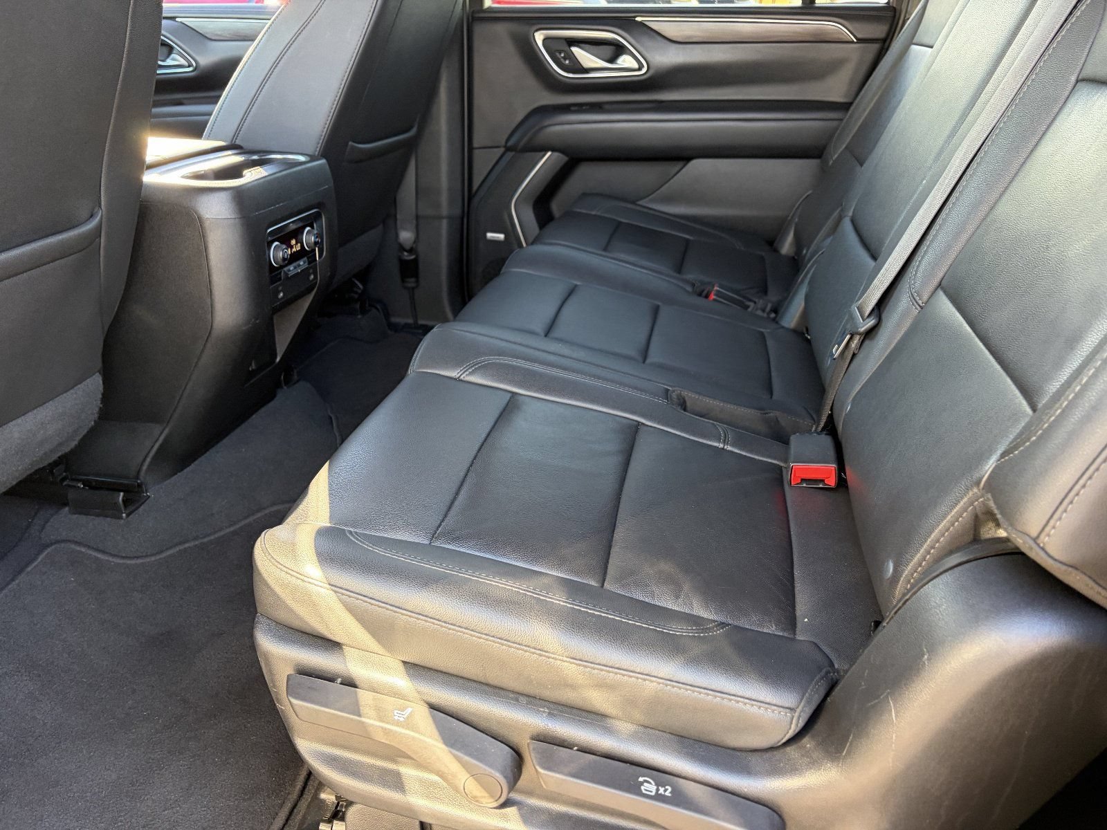 2022 Chevrolet Suburban Z71 - Photo 18