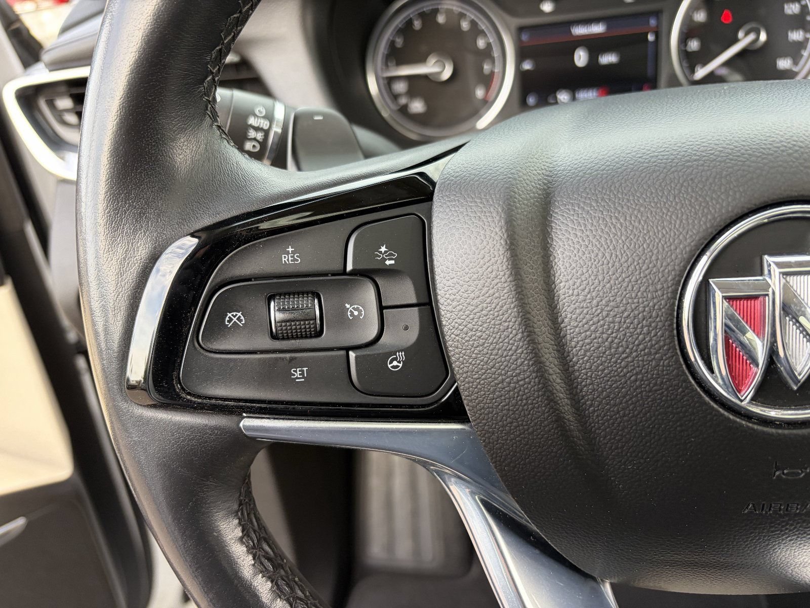 Used 2024 White Frost Tricoat Buick Essence image 25