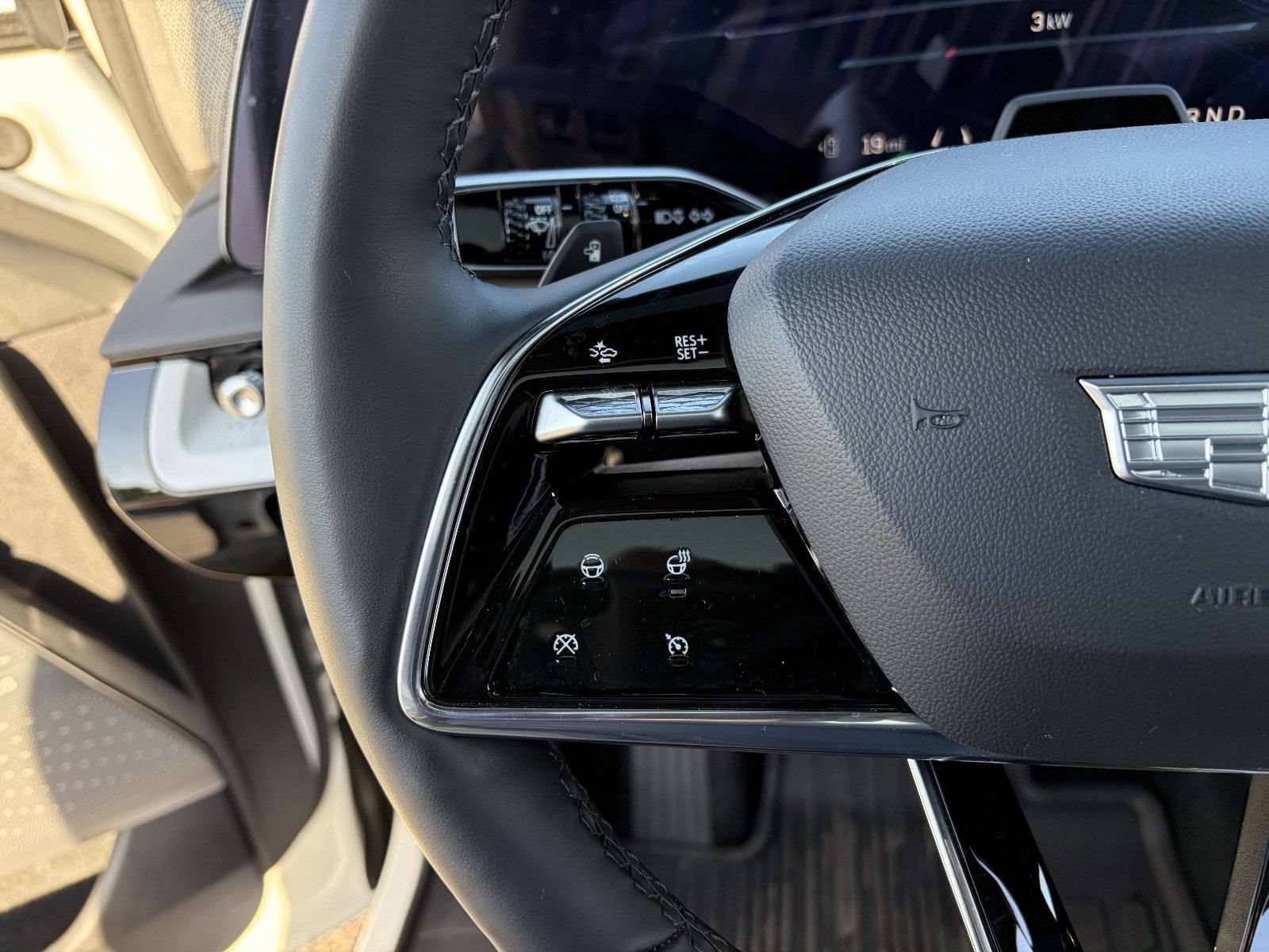 2025 Cadillac OPTIQ Sport 1 - Photo 24