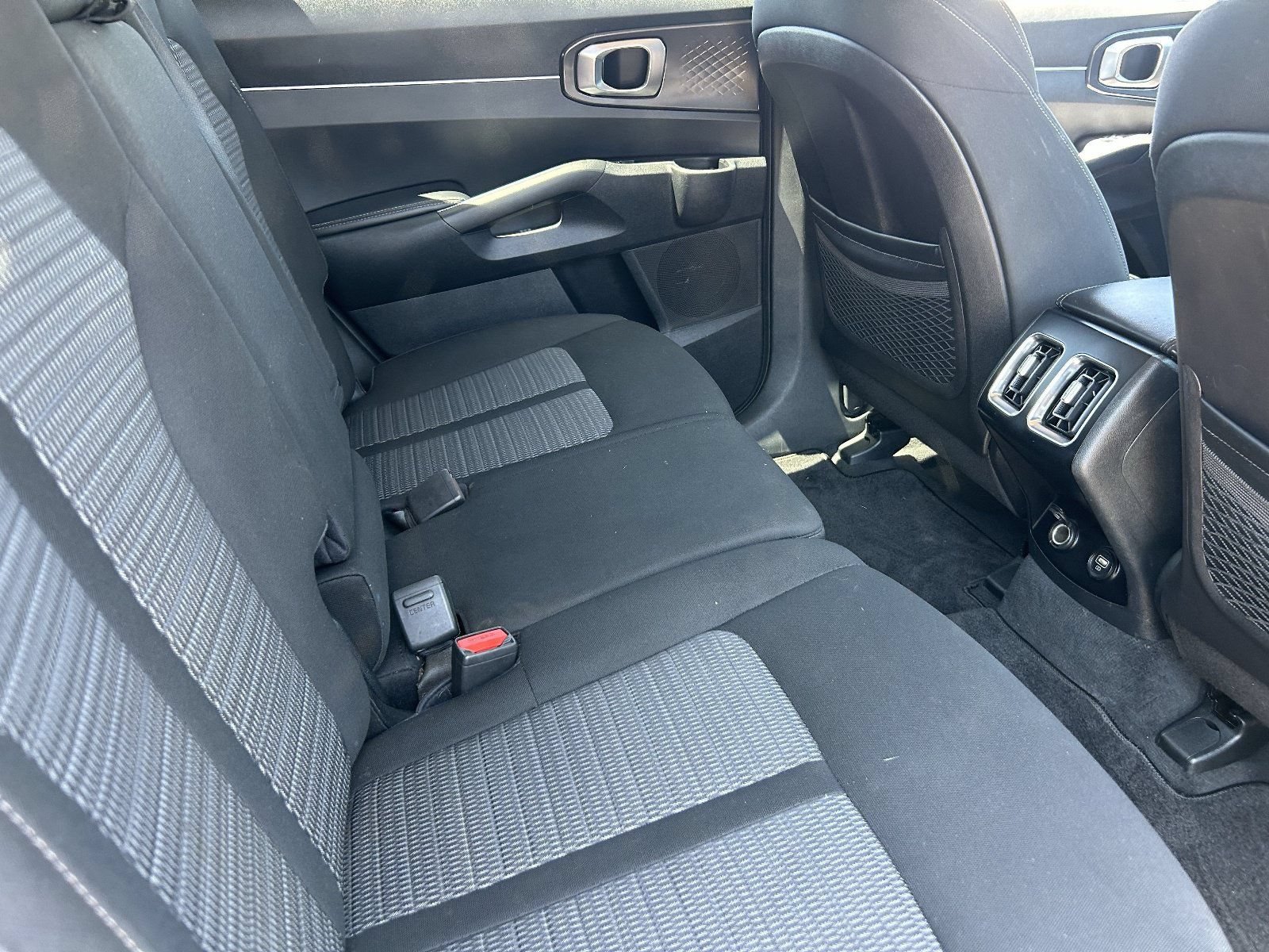 2021 Kia Sorento LX - Photo 13