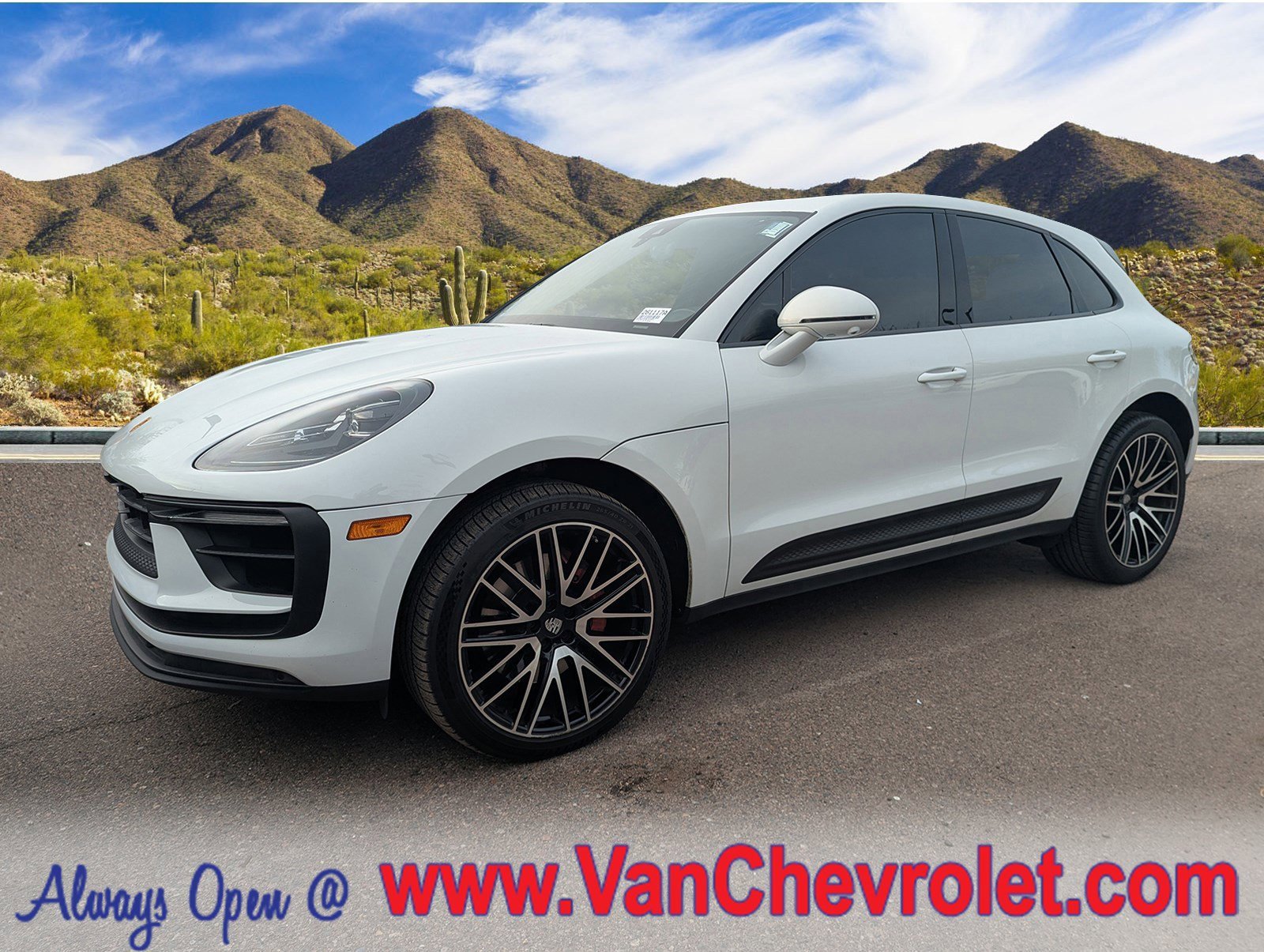 2022 Porsche Macan S's photo