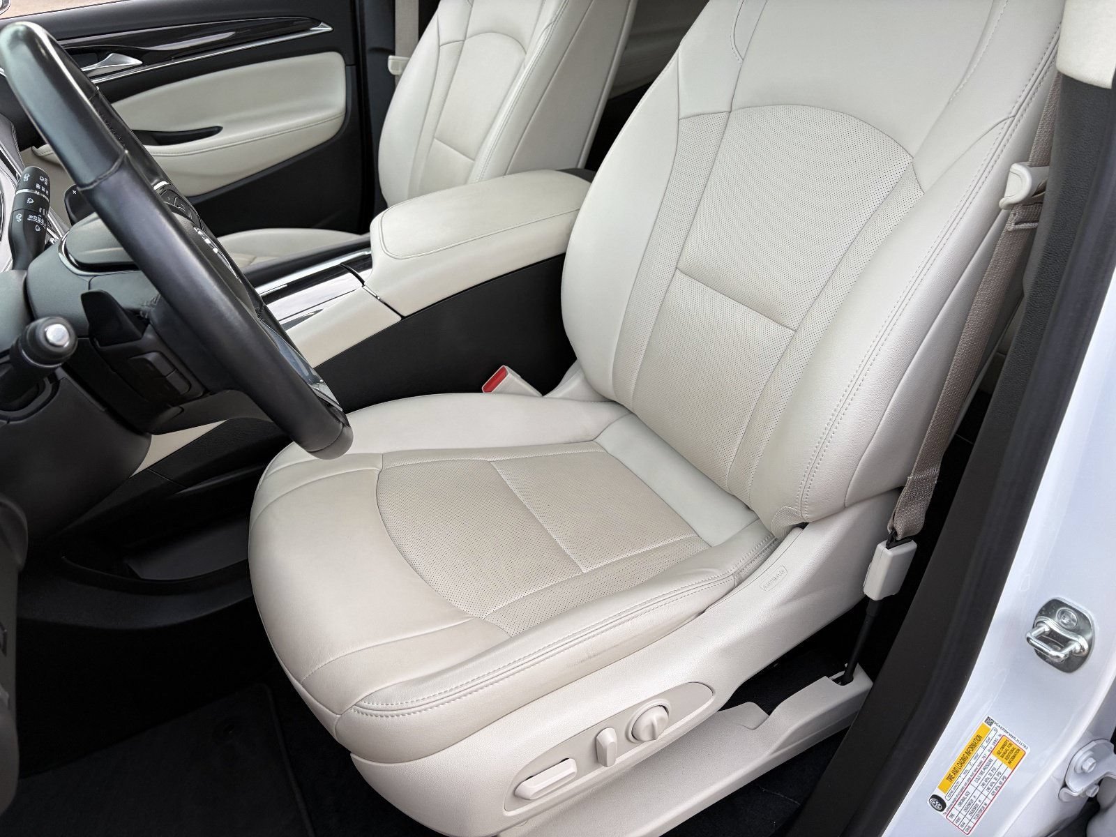 Used 2024 White Frost Tricoat Buick Essence image 21