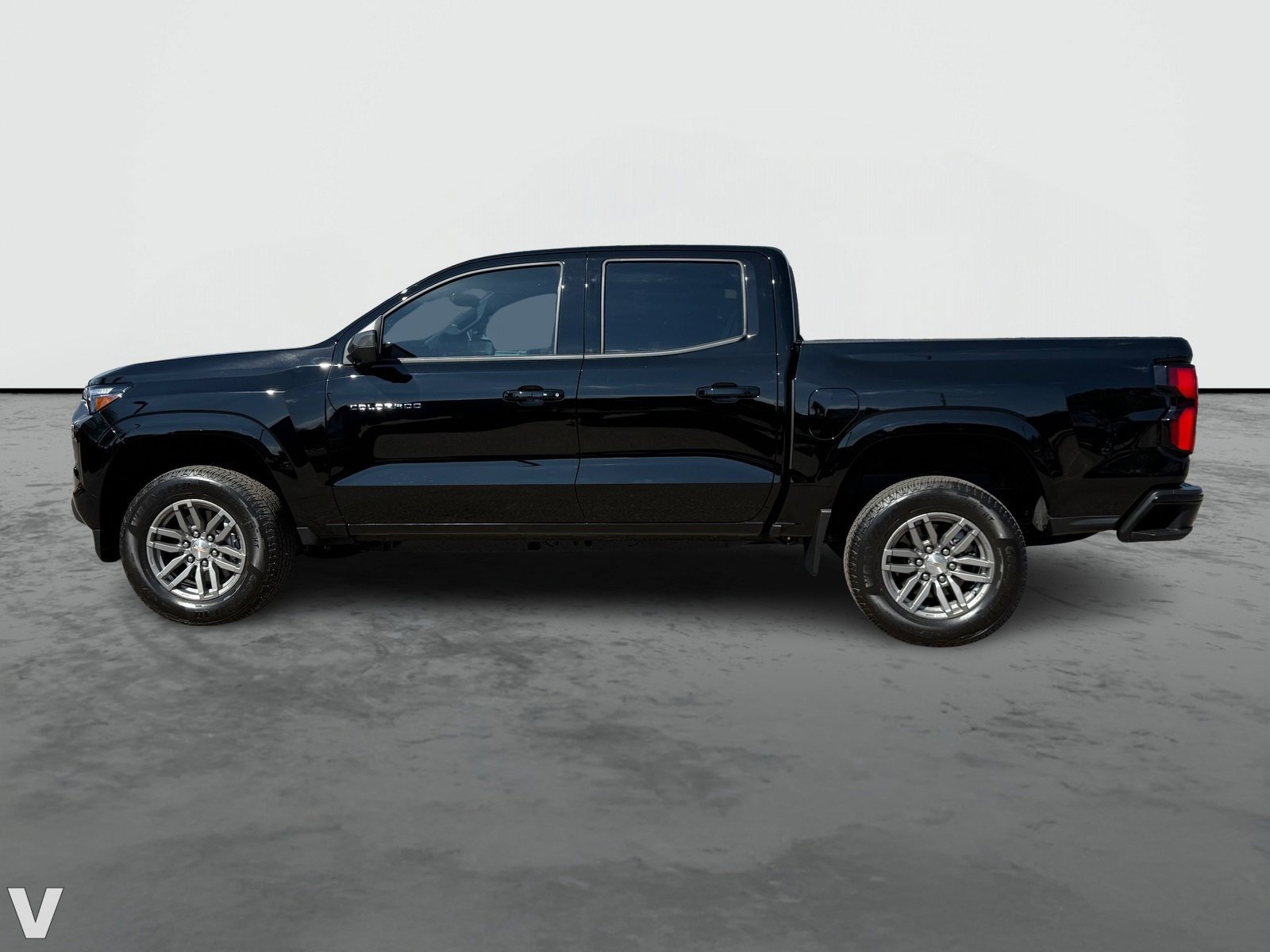 2025 Chevrolet Colorado Work Truck LT photo 2