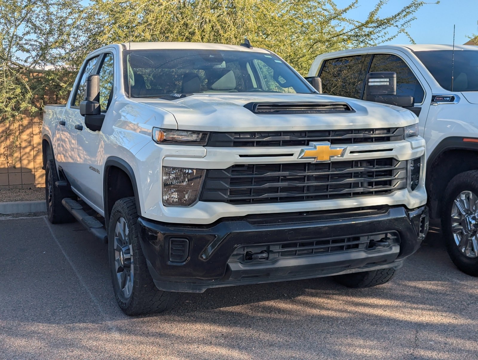 2024 Chevrolet Silverado 2500HD Custom photo 2