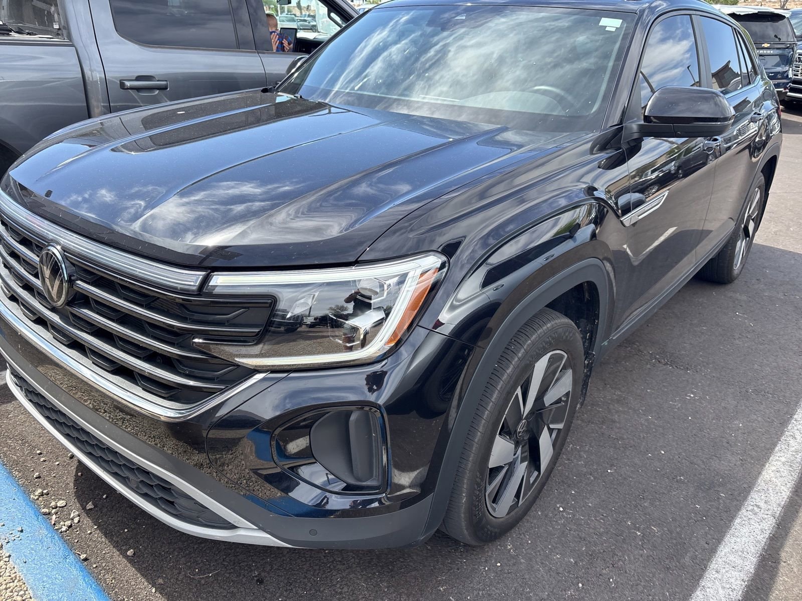 2024 Volkswagen Atlas Cross Sport 2.0T SE w/Tech's photo