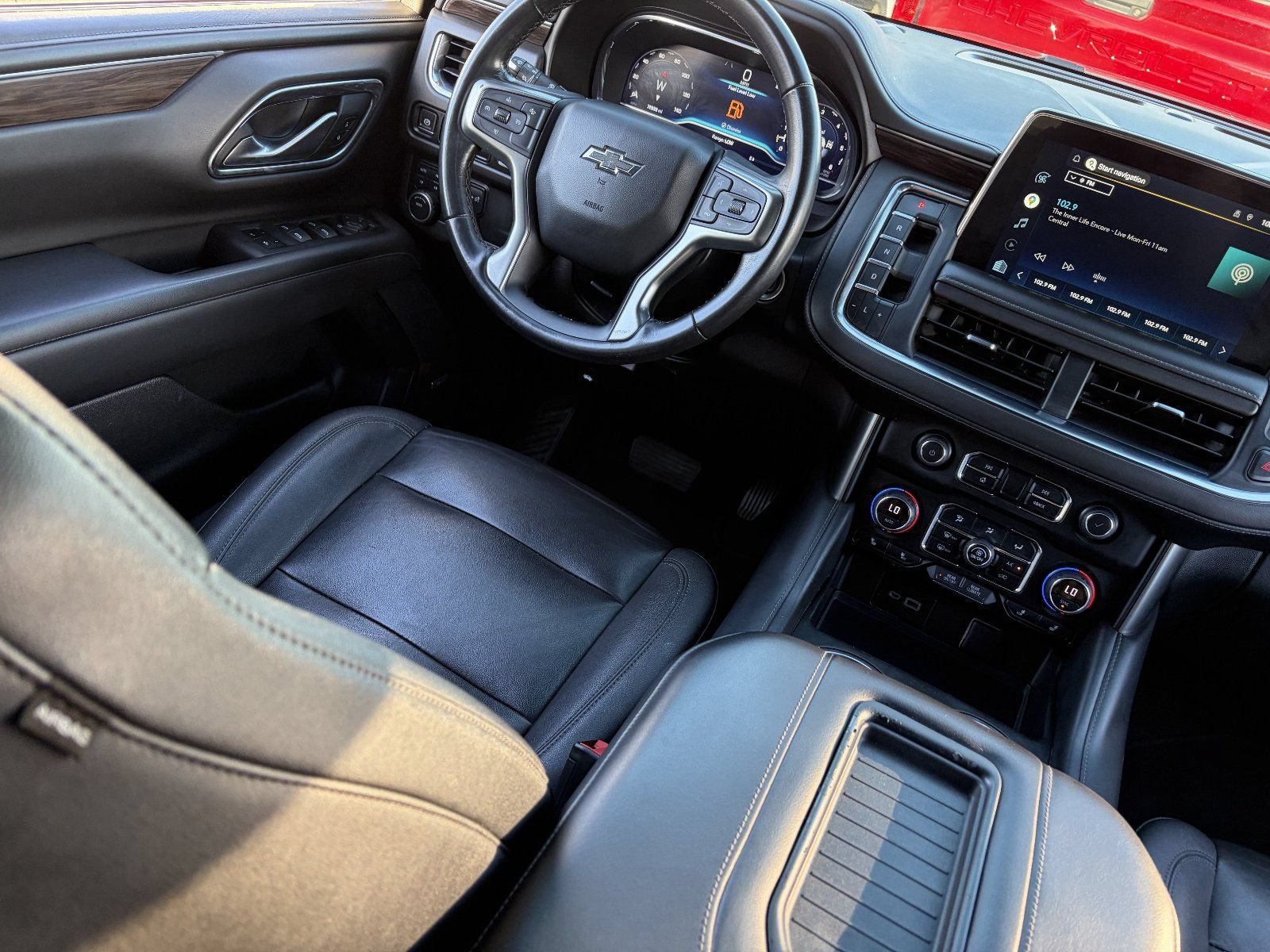 2022 Chevrolet Suburban Z71 - Photo 15