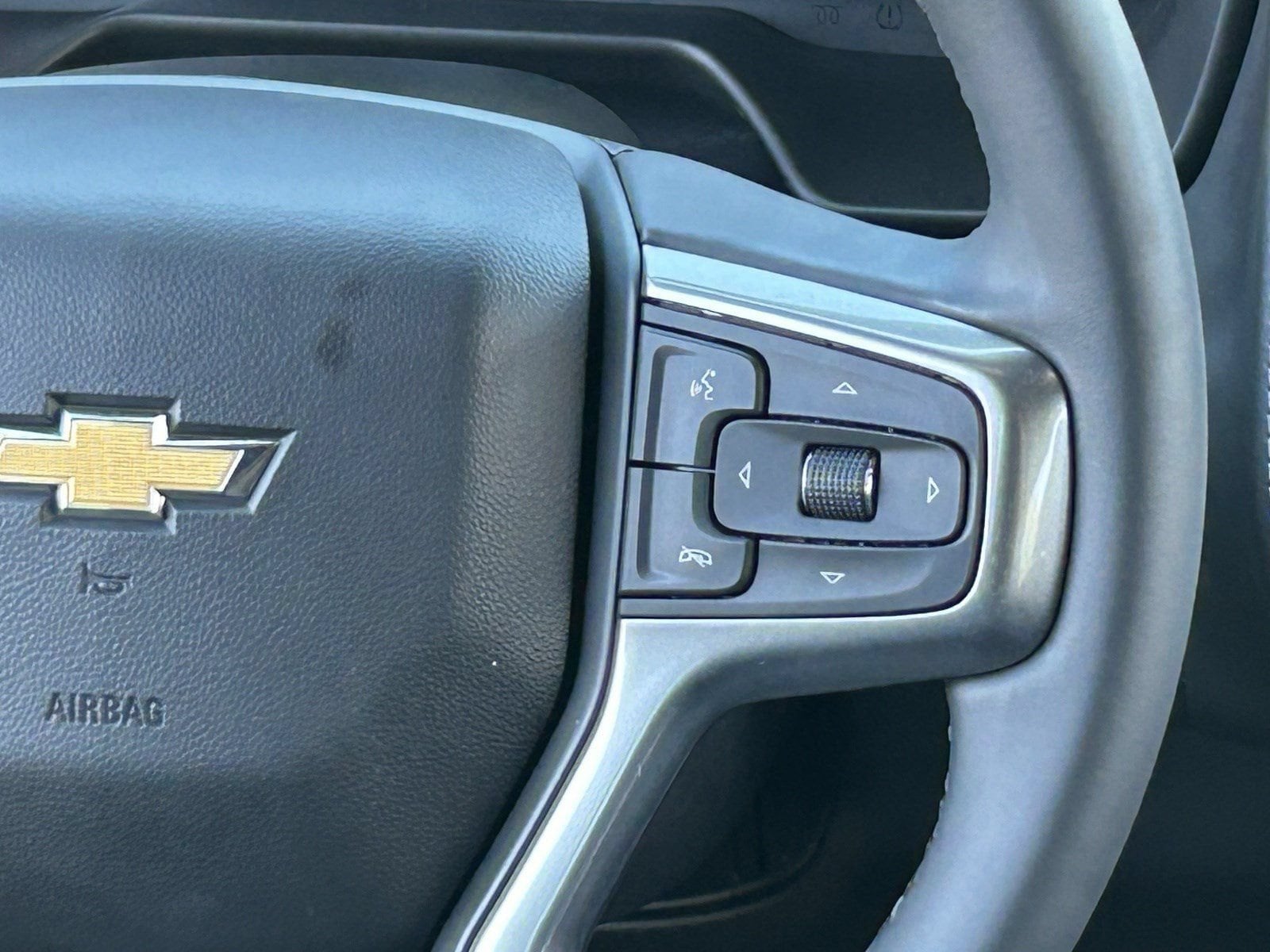 2024 Chevrolet Suburban LT - Photo 23
