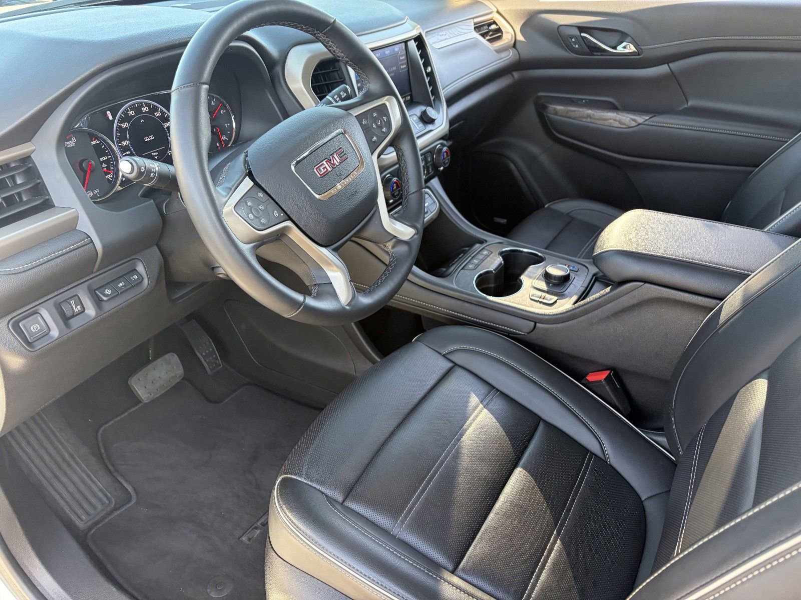 2023 GMC Acadia Denali - Photo 19