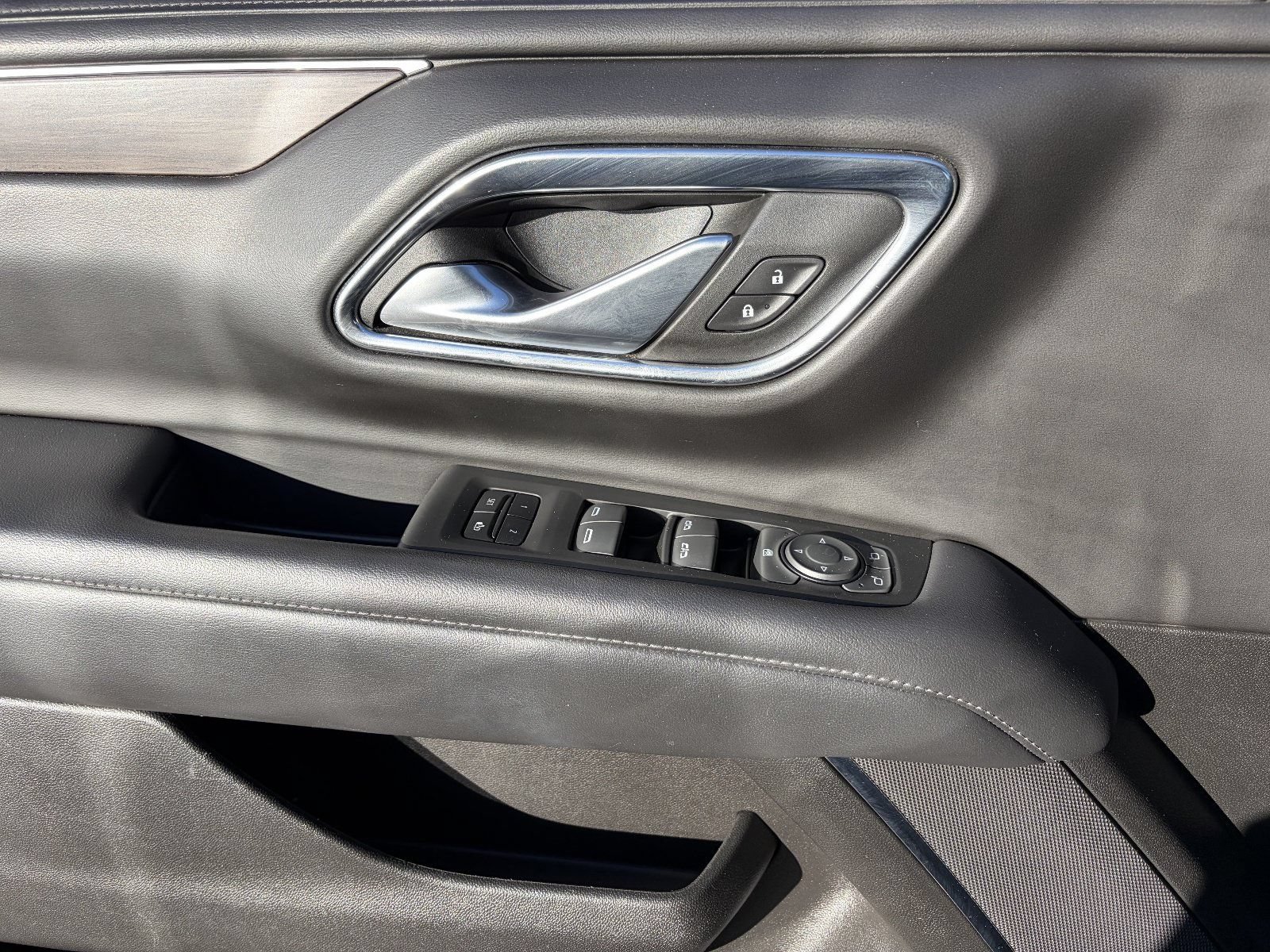 2022 Chevrolet Suburban Z71 - Photo 23