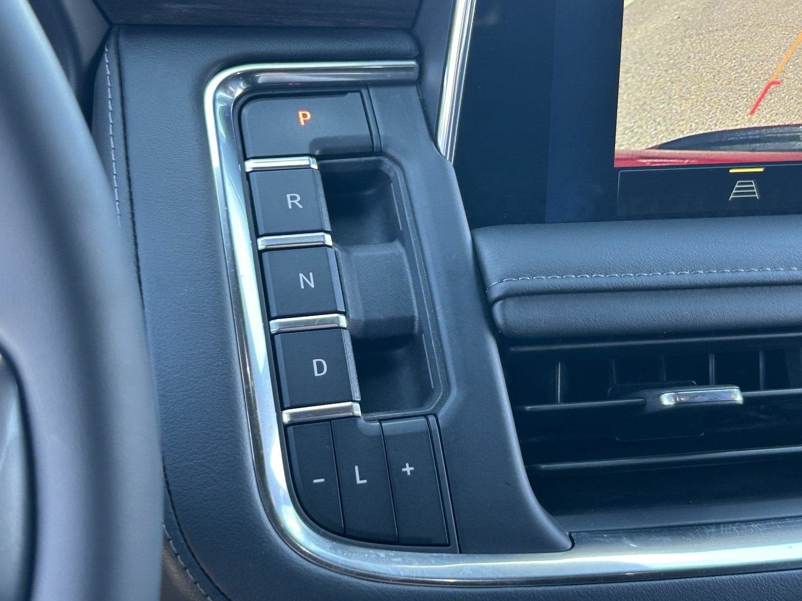 2024 Chevrolet Suburban LT - Photo 33