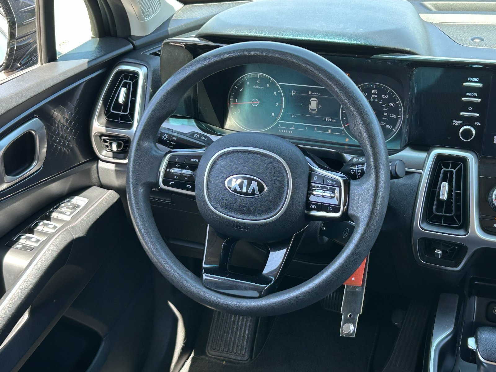 2021 Kia Sorento LX - Photo 17