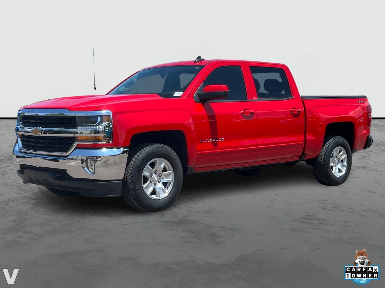 Used 2018 Chevrolet Silverado 1500 LT with VIN 3GCUKREC2JG634071 for sale in Scottsdale, AZ