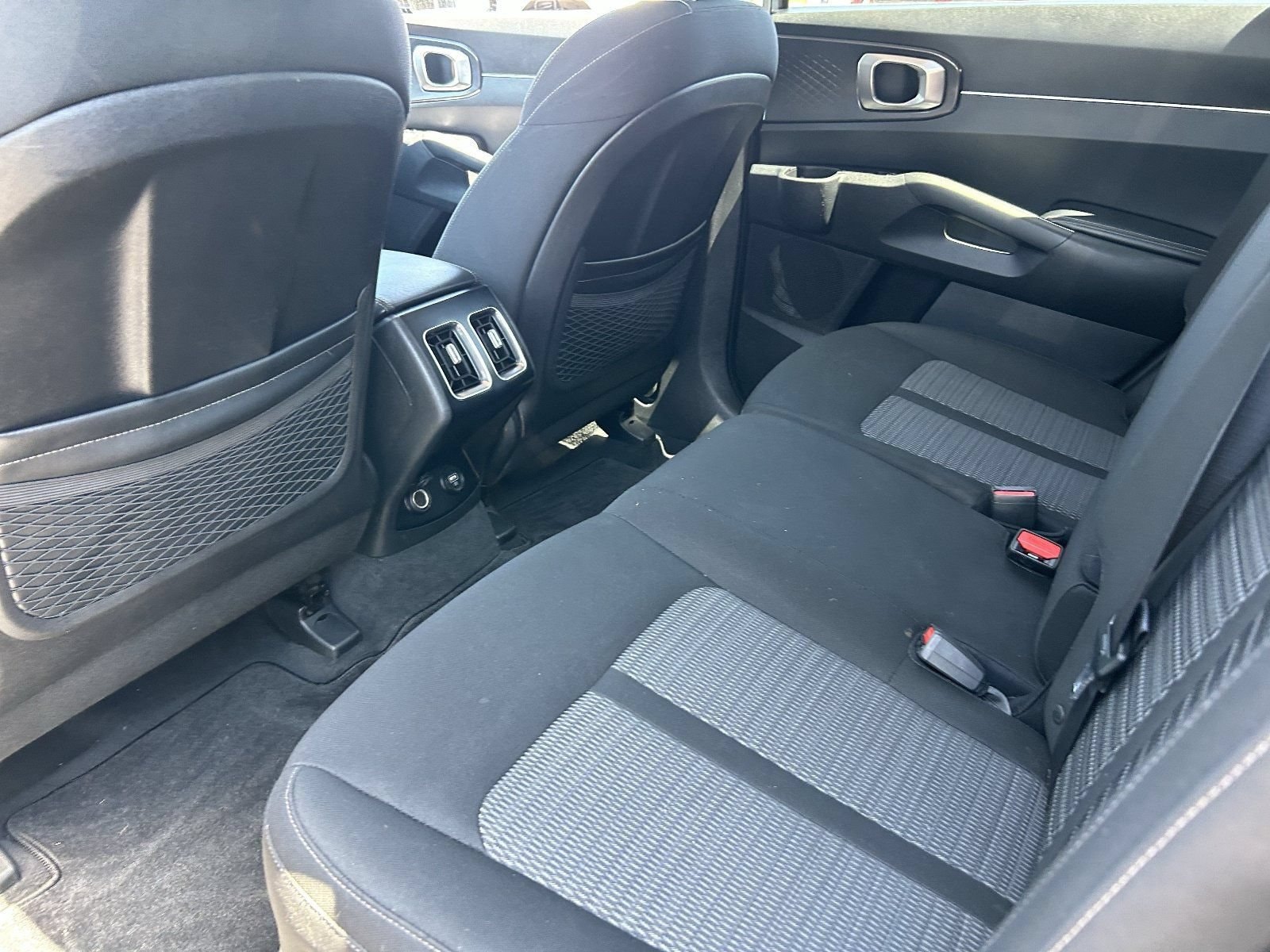 2021 Kia Sorento LX - Photo 23
