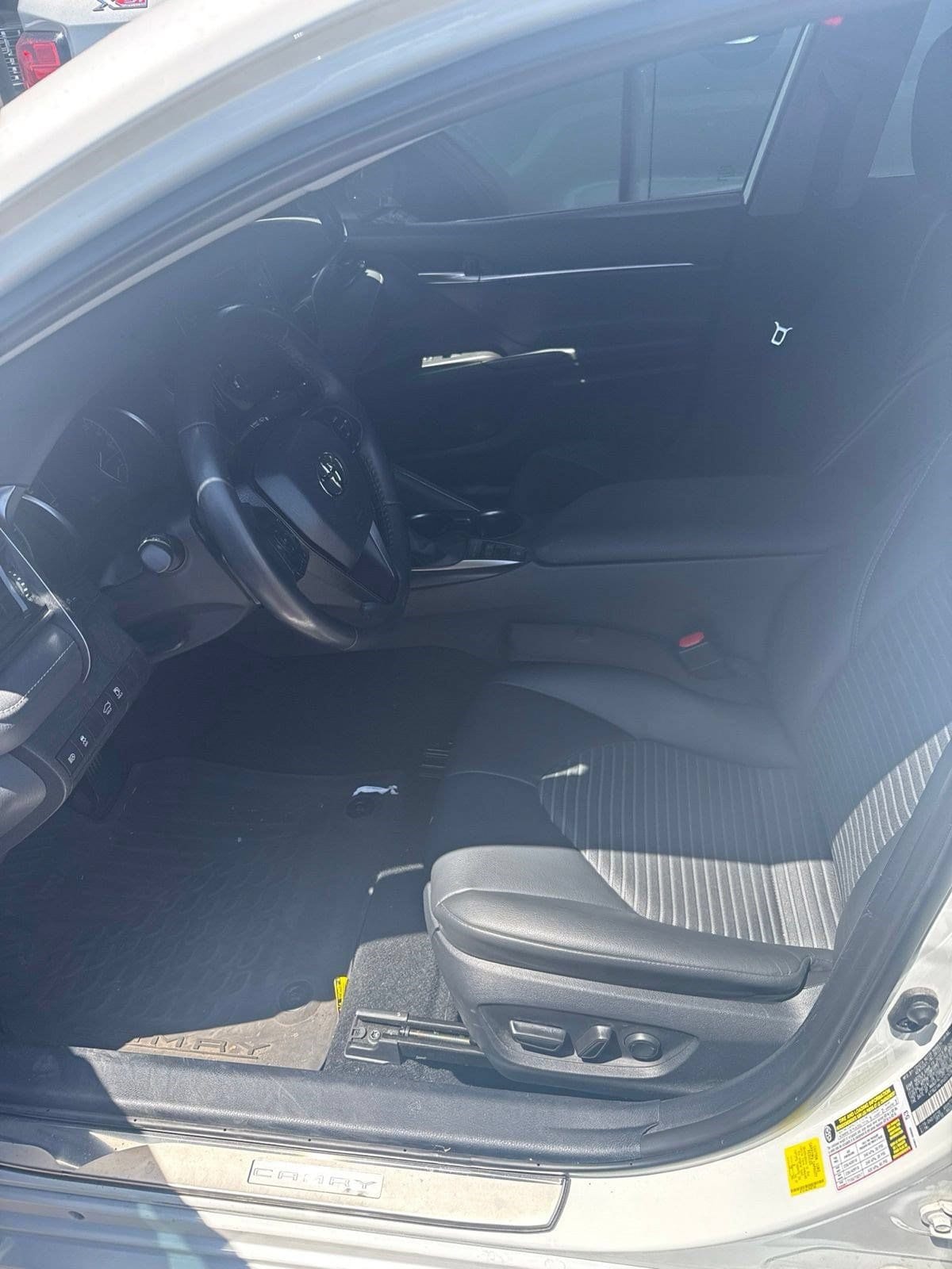 2023 Toyota Camry SE - Photo 5