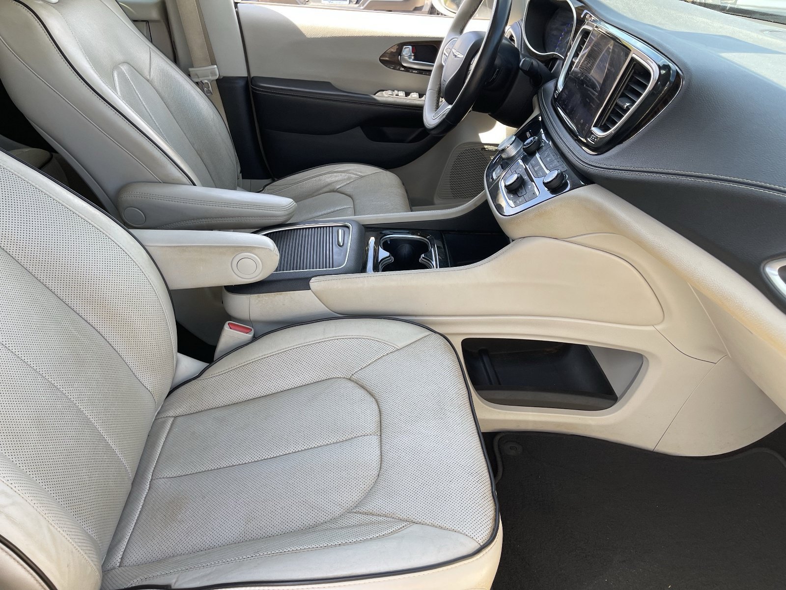 2021 Chrysler Pacifica Limited - Photo 13