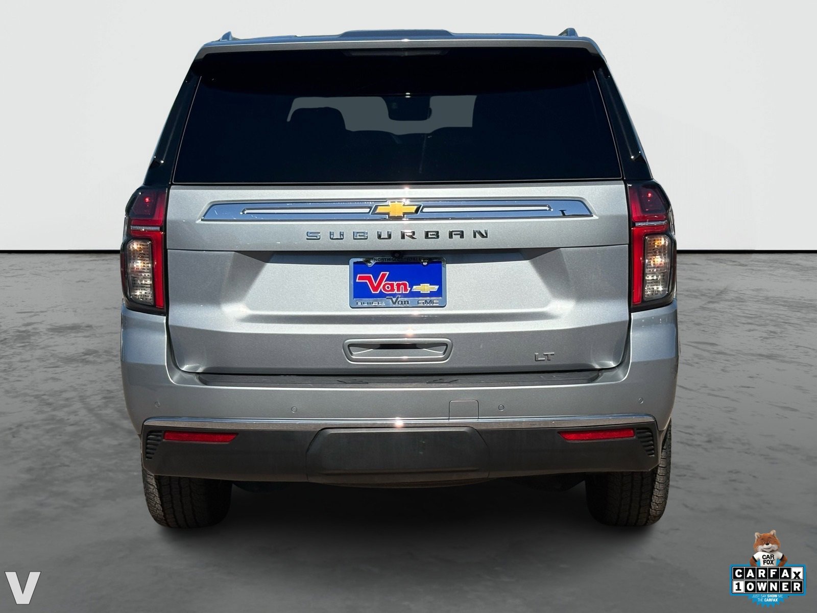 2024 Chevrolet Suburban LT photo 4