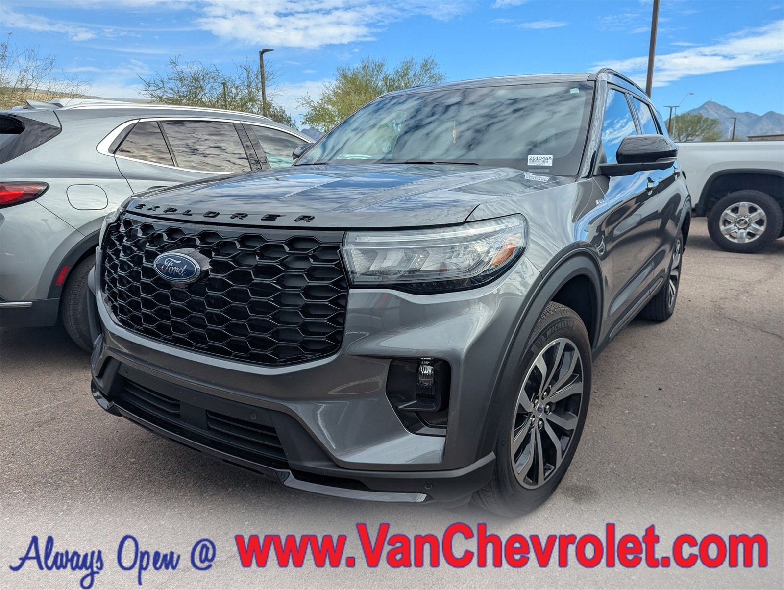 2025 Ford Explorer ST-LINE's photo