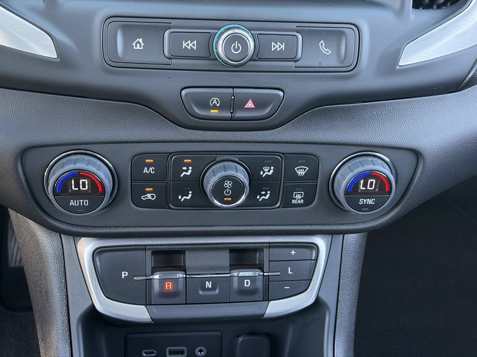 2024 GMC Terrain SLE - Photo 29