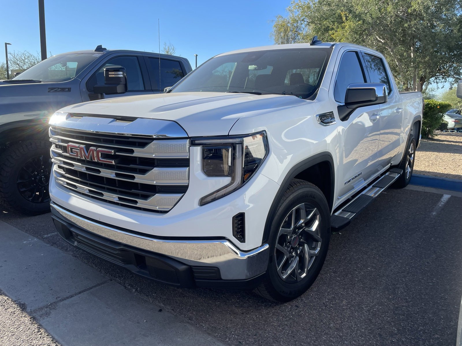 2025 GMC Sierra 1500 SLE's photo