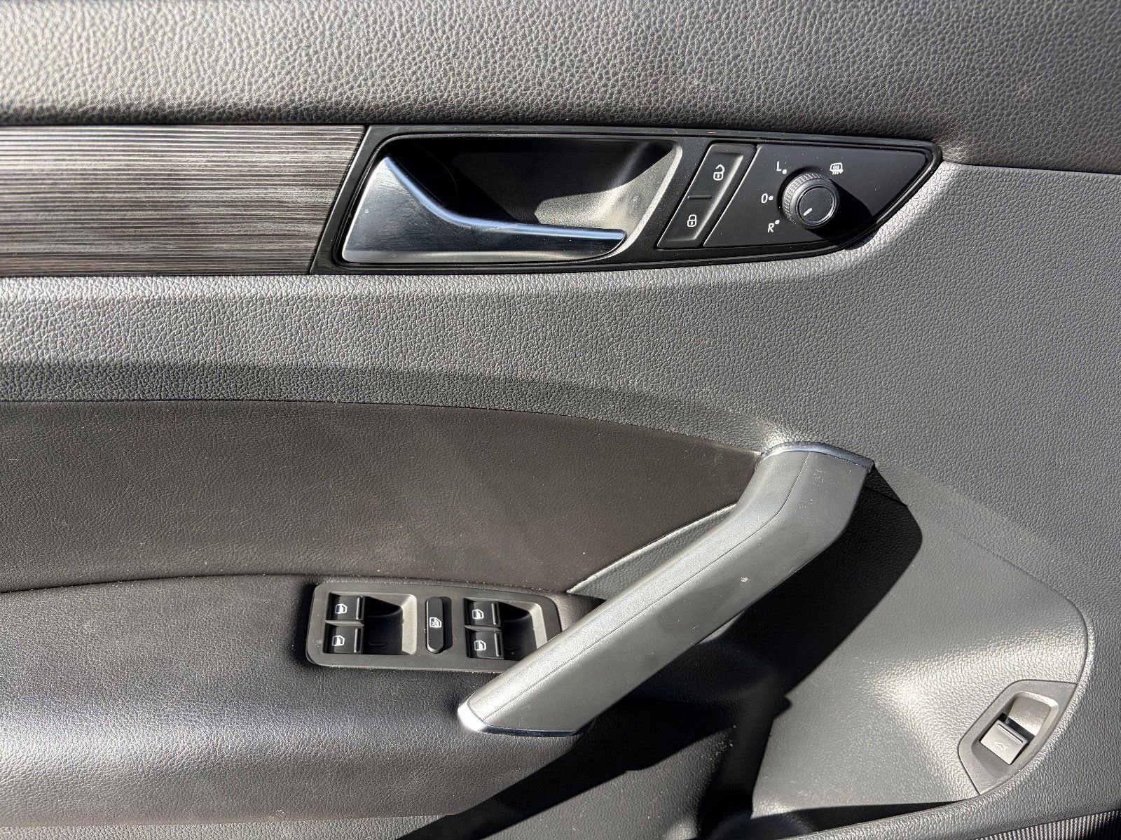 2020 Volkswagen Passat R-Line - Photo 23