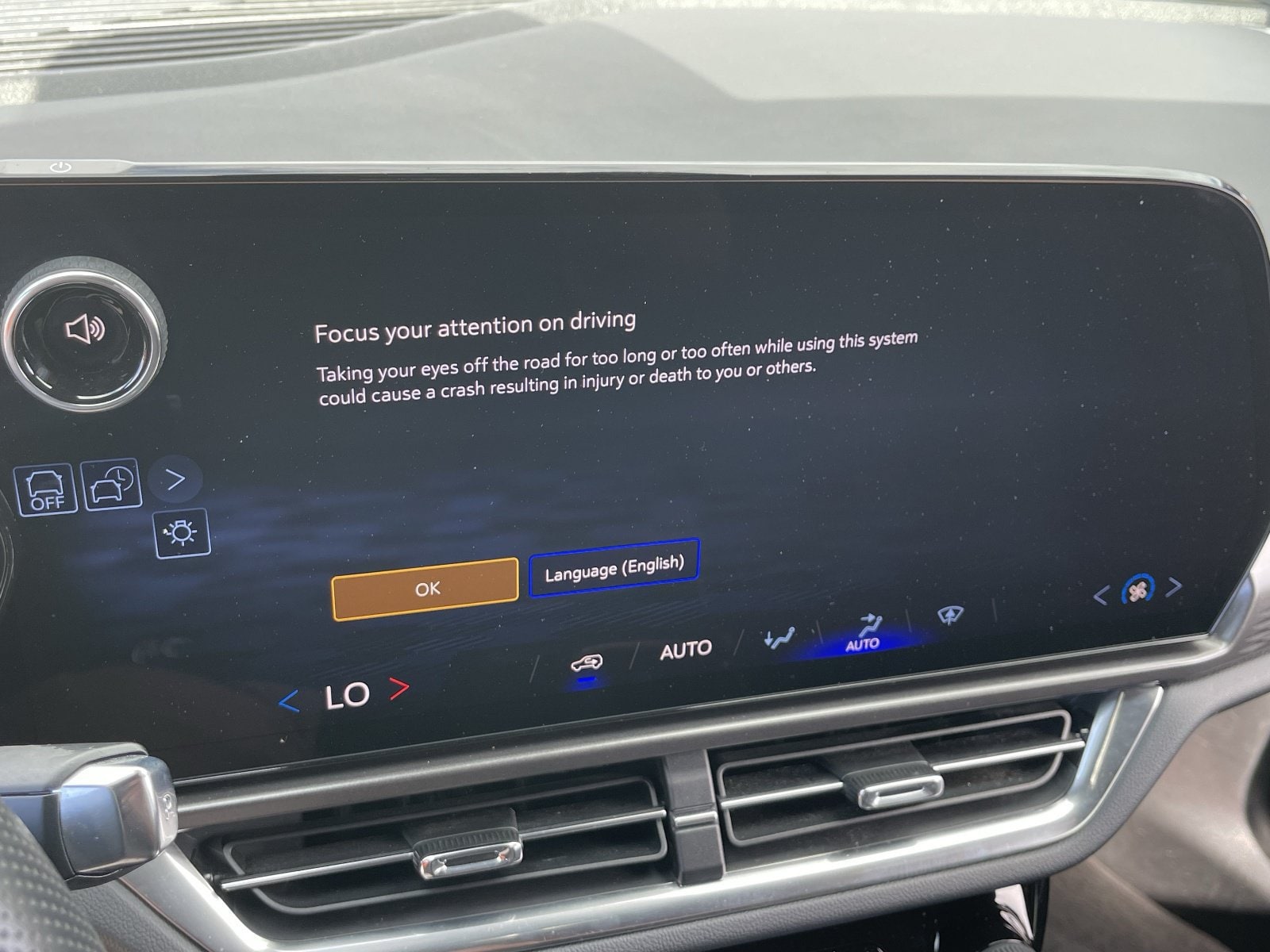 2025 Chevrolet Equinox EV LT - Photo 28