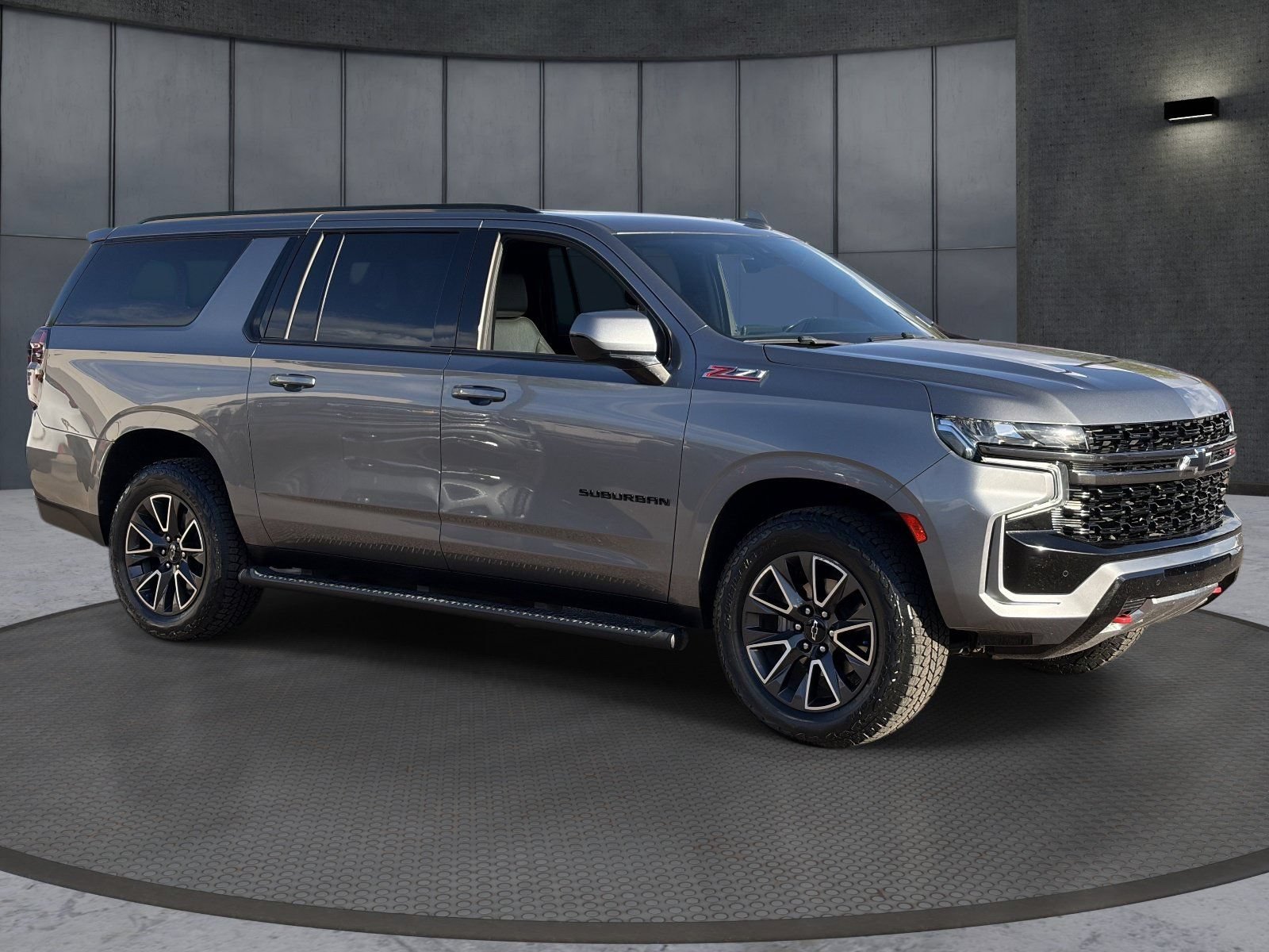 2022 Chevrolet Suburban Z71 - Photo 8