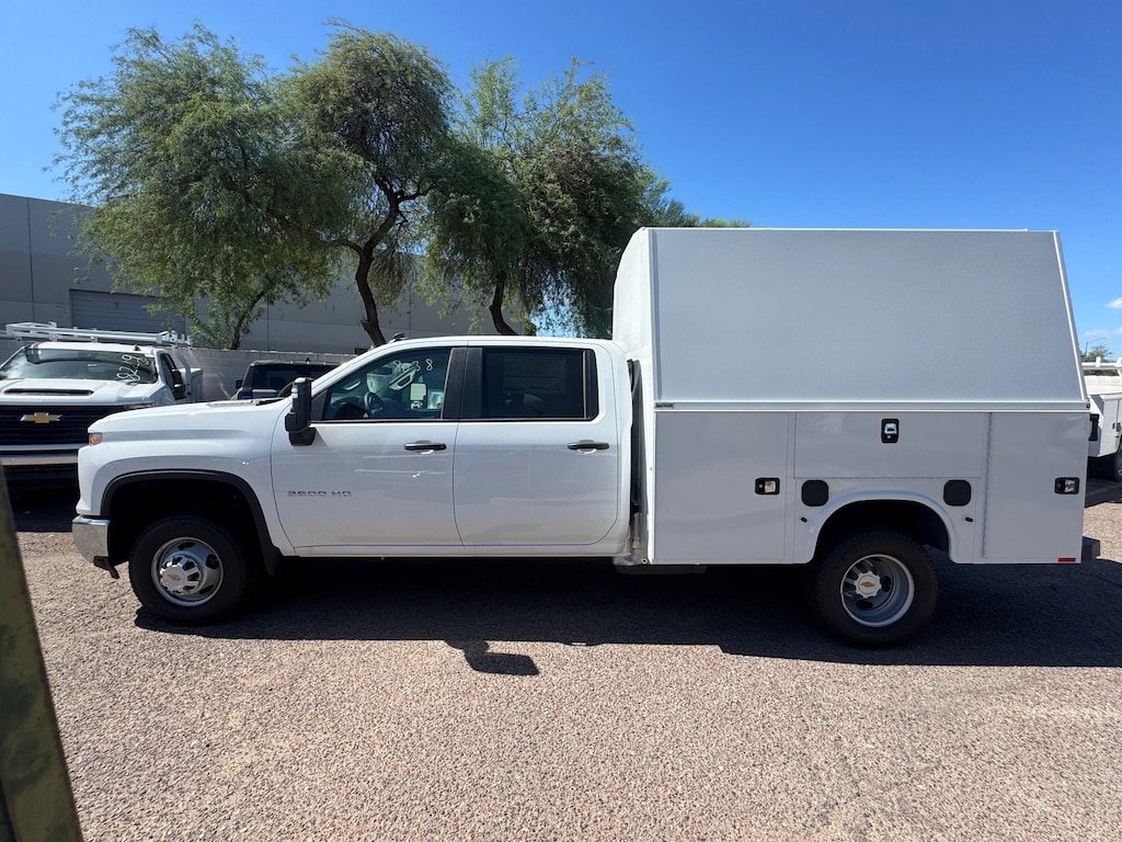 New 2025 Chevrolet Silverado 3500 HD Chassis Cab Work Truck Truck Crew Cab