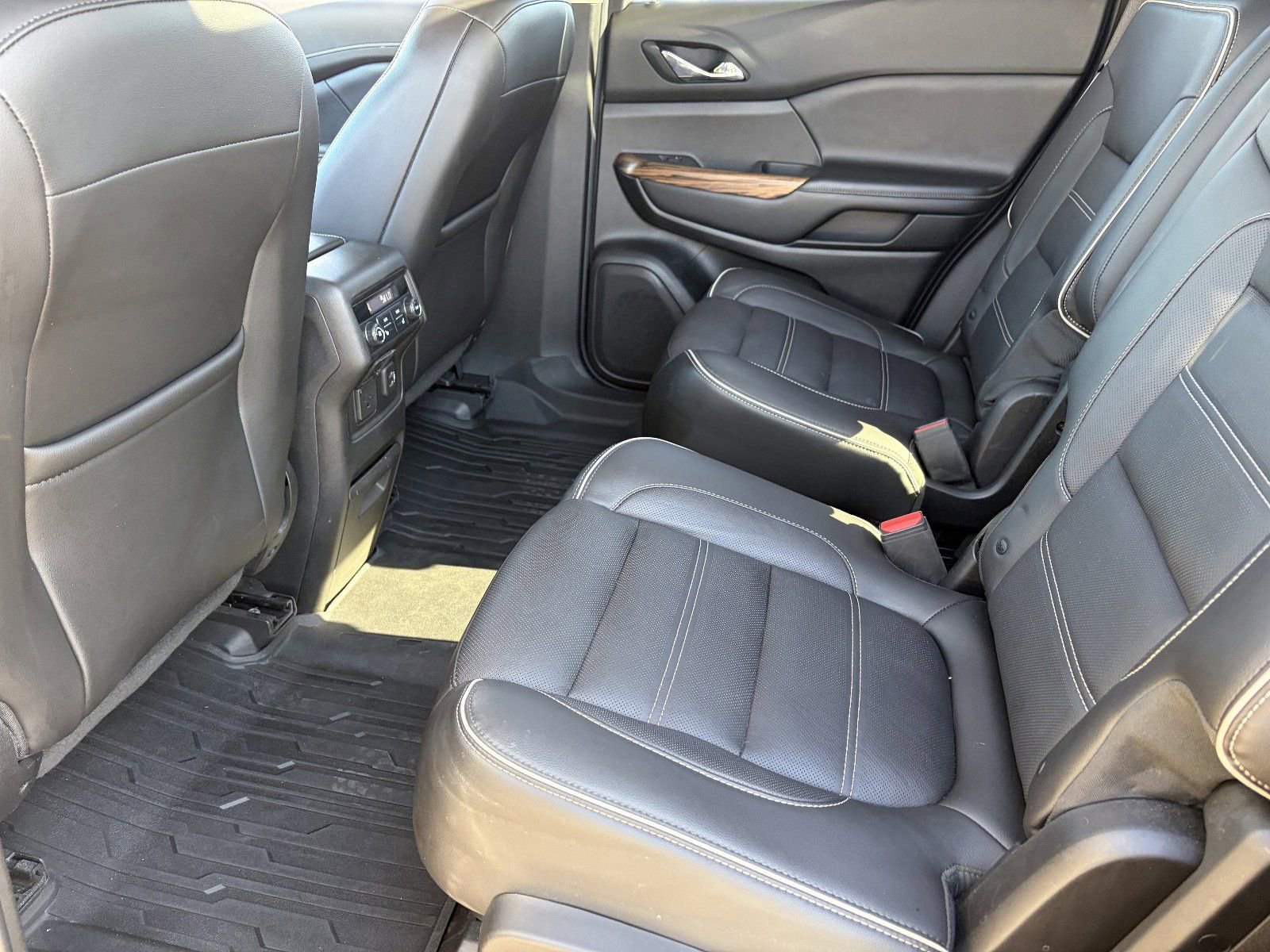 2019 GMC Acadia Denali - Photo 18