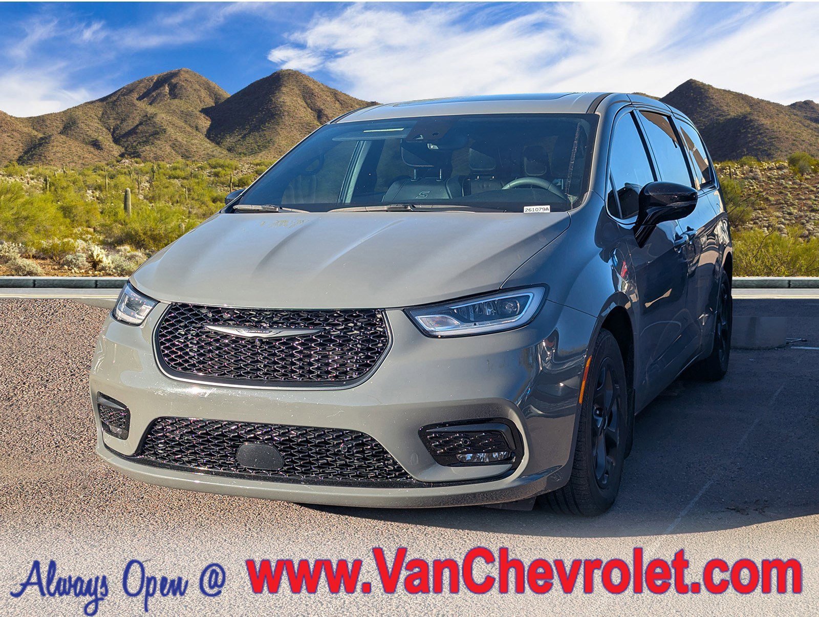 2023 Chrysler Pacifica Hybrid Limited's photo